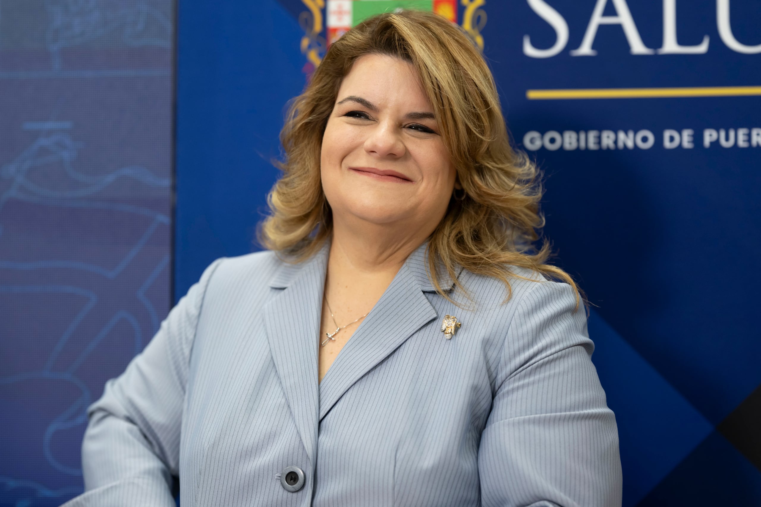 Rápidamente, personas a su alrededor le ayudaron a incorporarse sin mayores problemas.