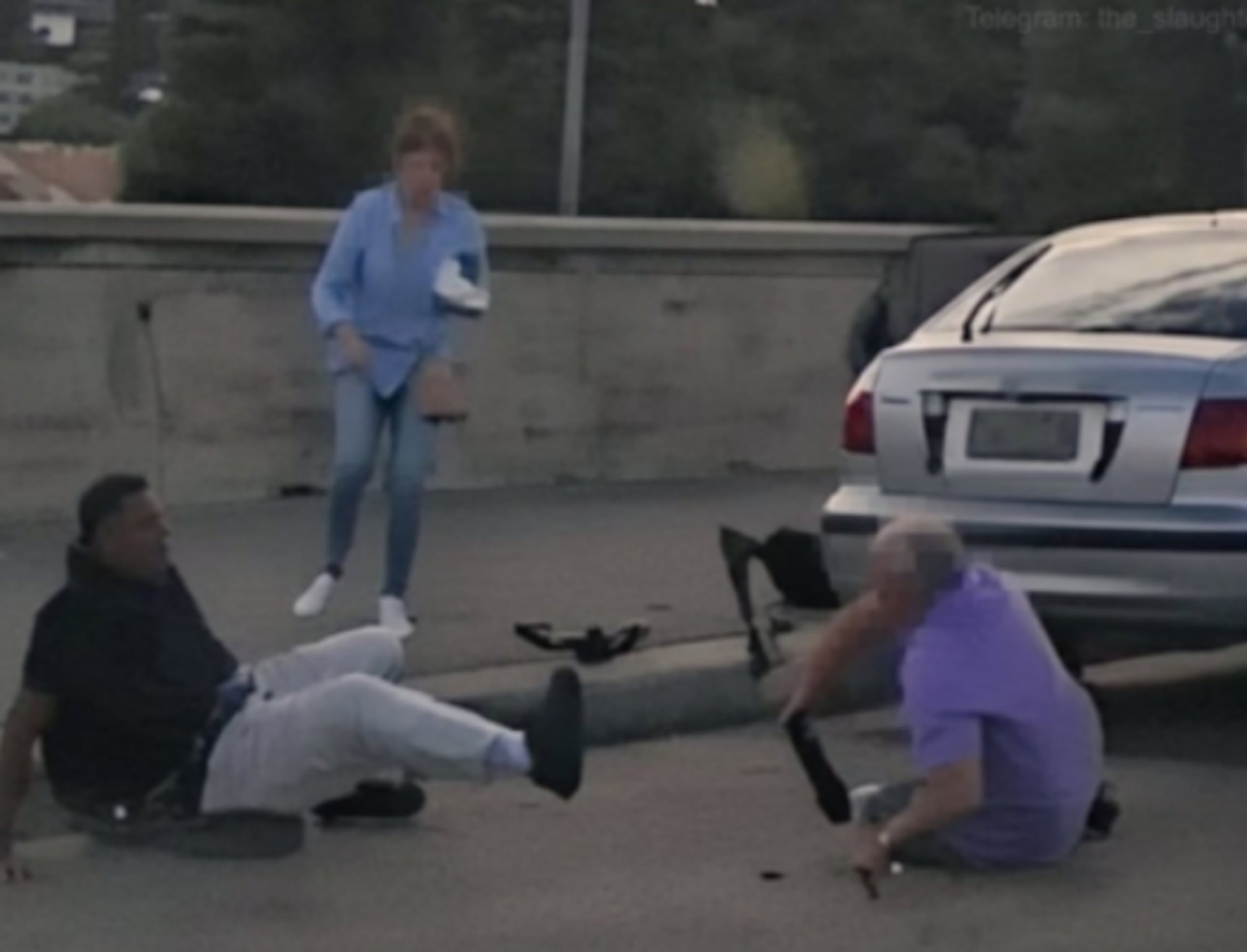 Boris y Sofia Gurman intentan desarmar a uno de los atacantes en la playa Bondi en Australia
