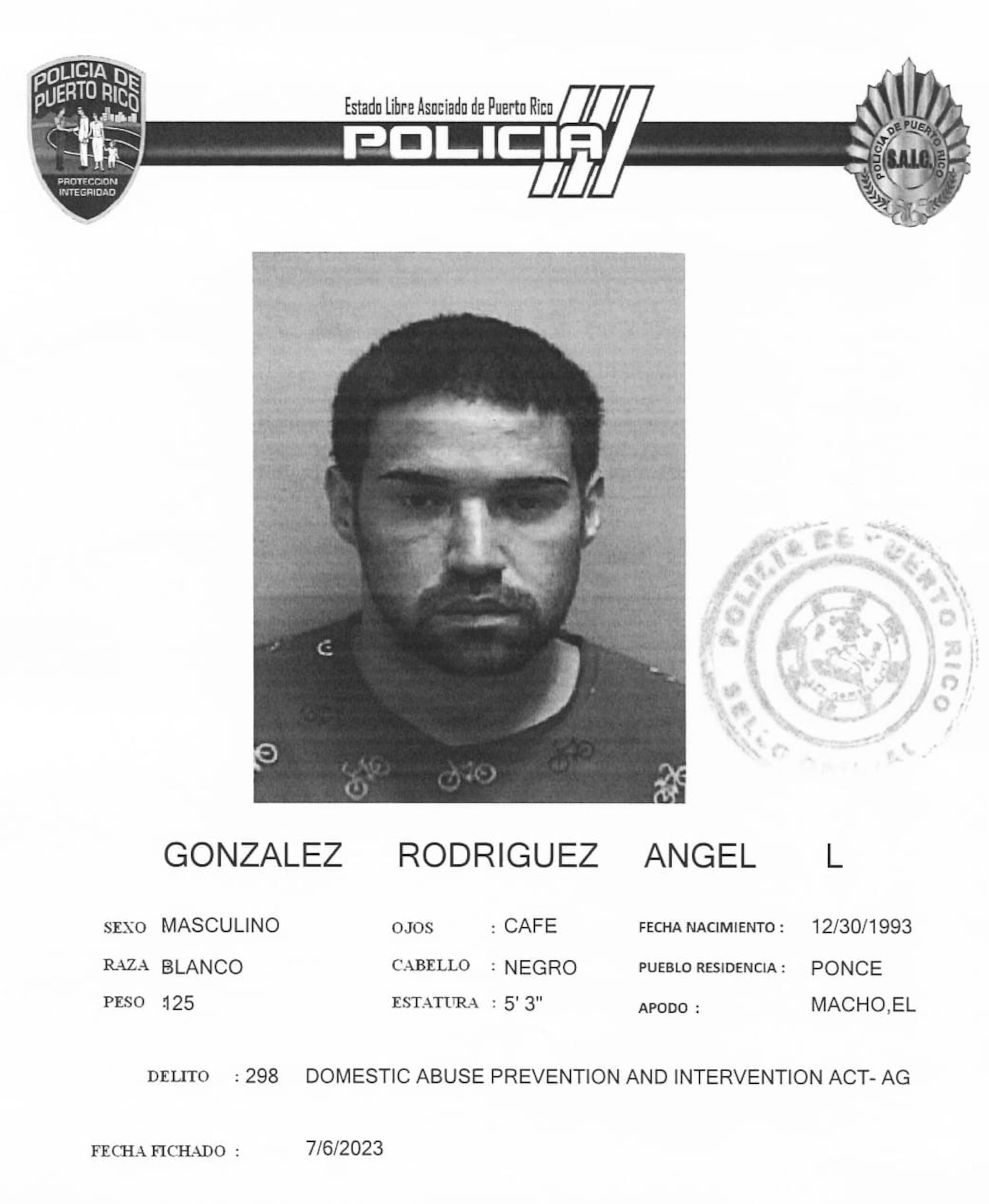 Ángel L. González Rodríguez enfrenta cargos por violencia de género.