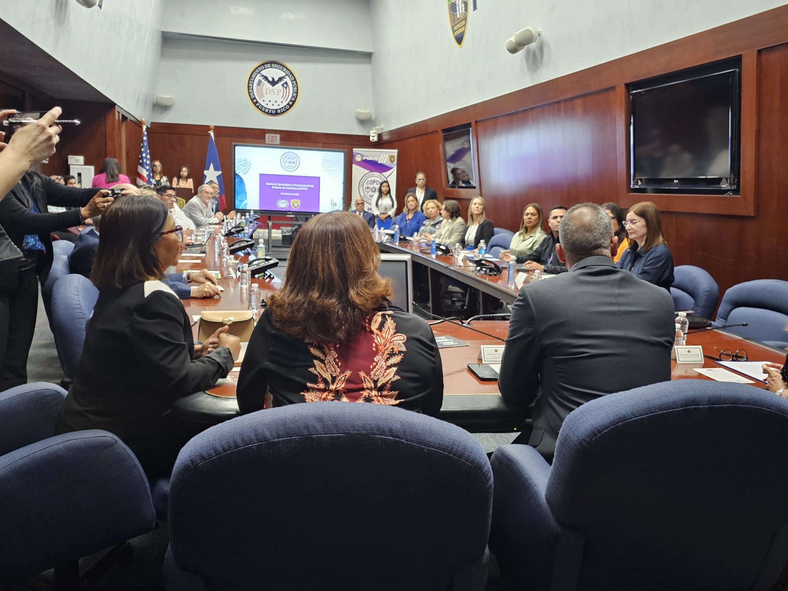 El encuentro forma parte de las iniciativas de la política pública PARE en cumplimiento con los objetivos de la Orden Ejecutiva que declaró un estado de emergencia ante el aumento de casos de violencia de género.