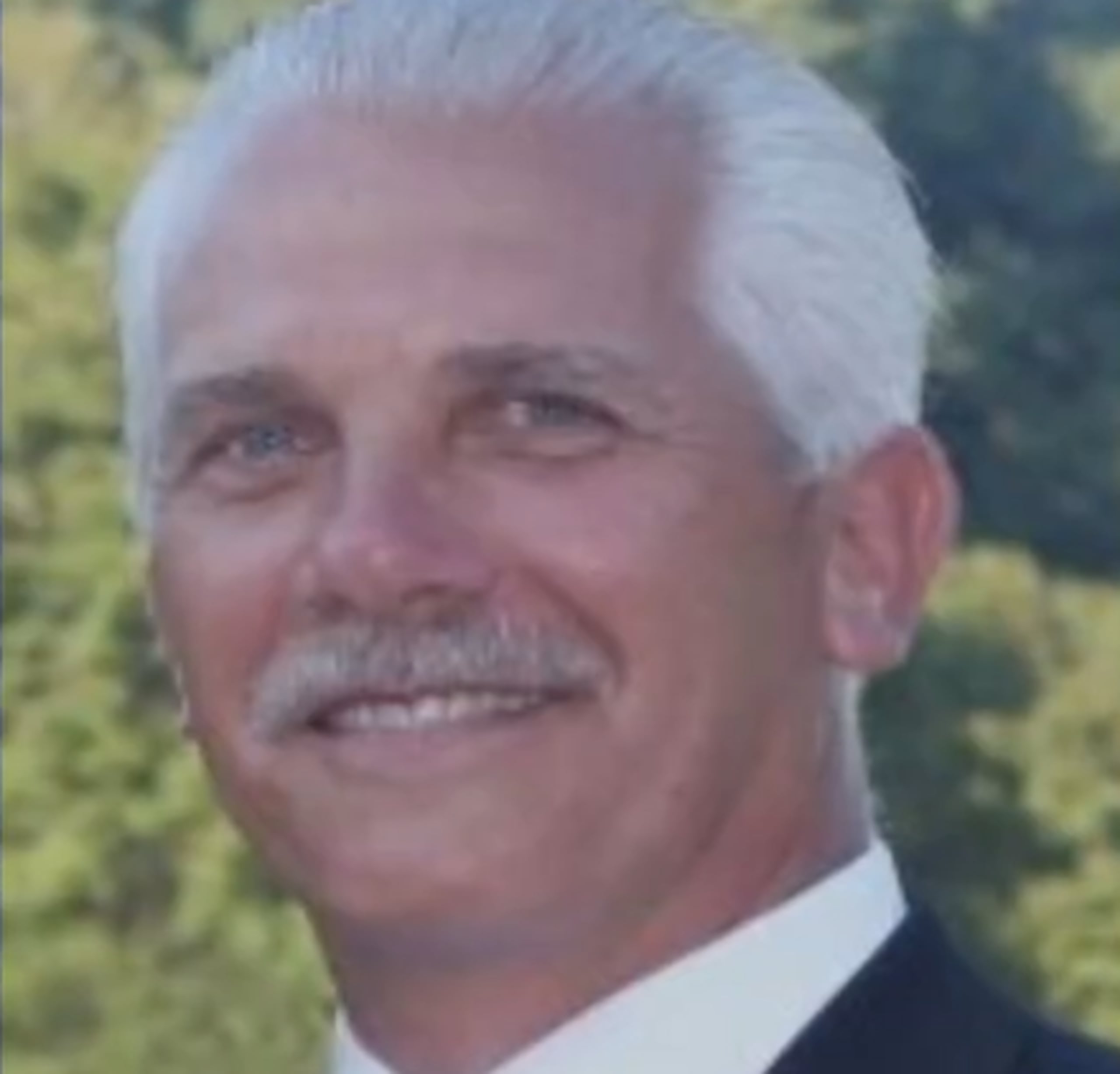 Mark Brant se declaró culpable de permitir que su terreno en el sureste de Michigan se utilizara para cultivar marihuana para su distribución a través de la frontera en Ohio.
