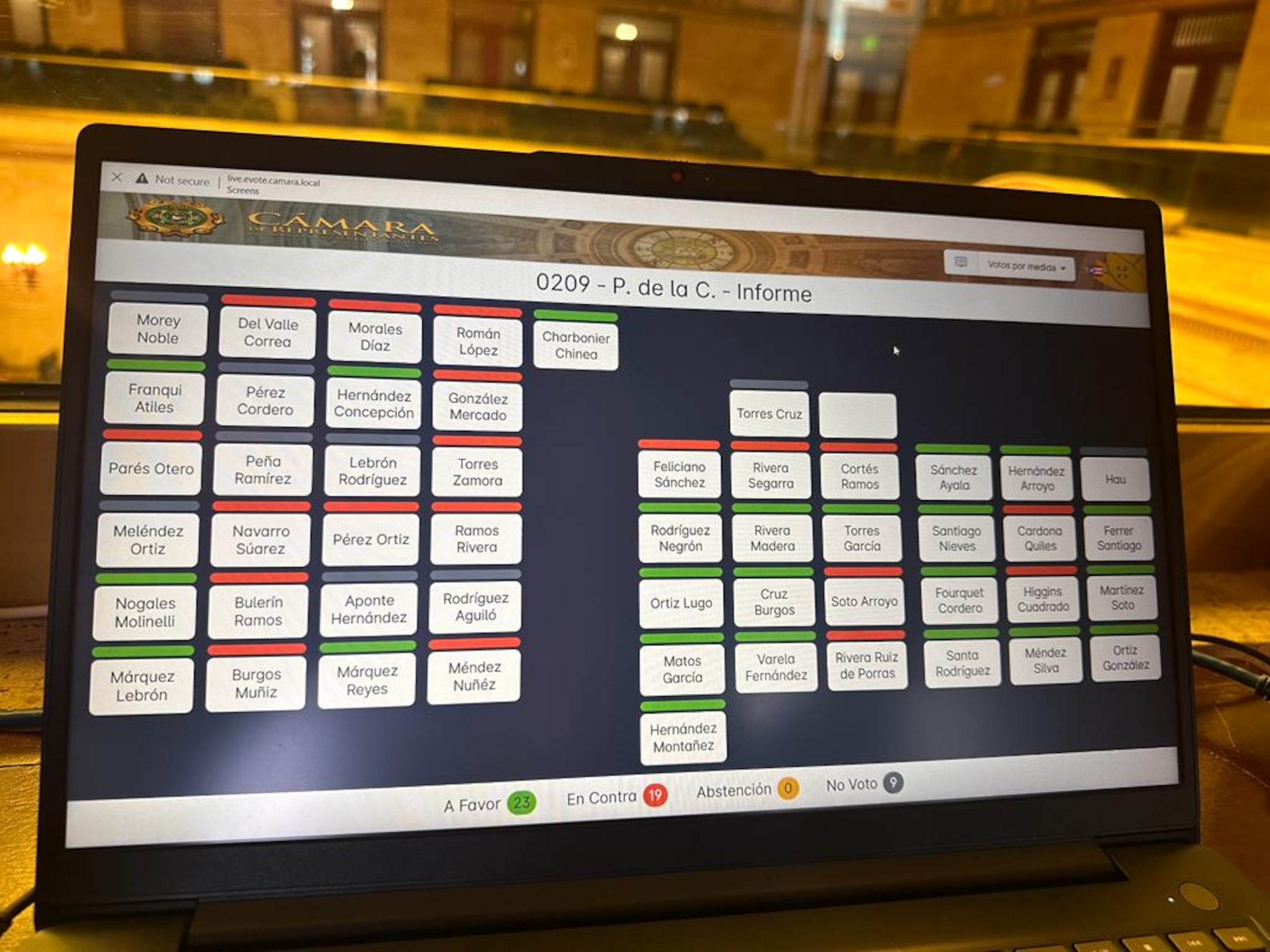 La medida necesitaba 25 votos a favor para ser aprobada.