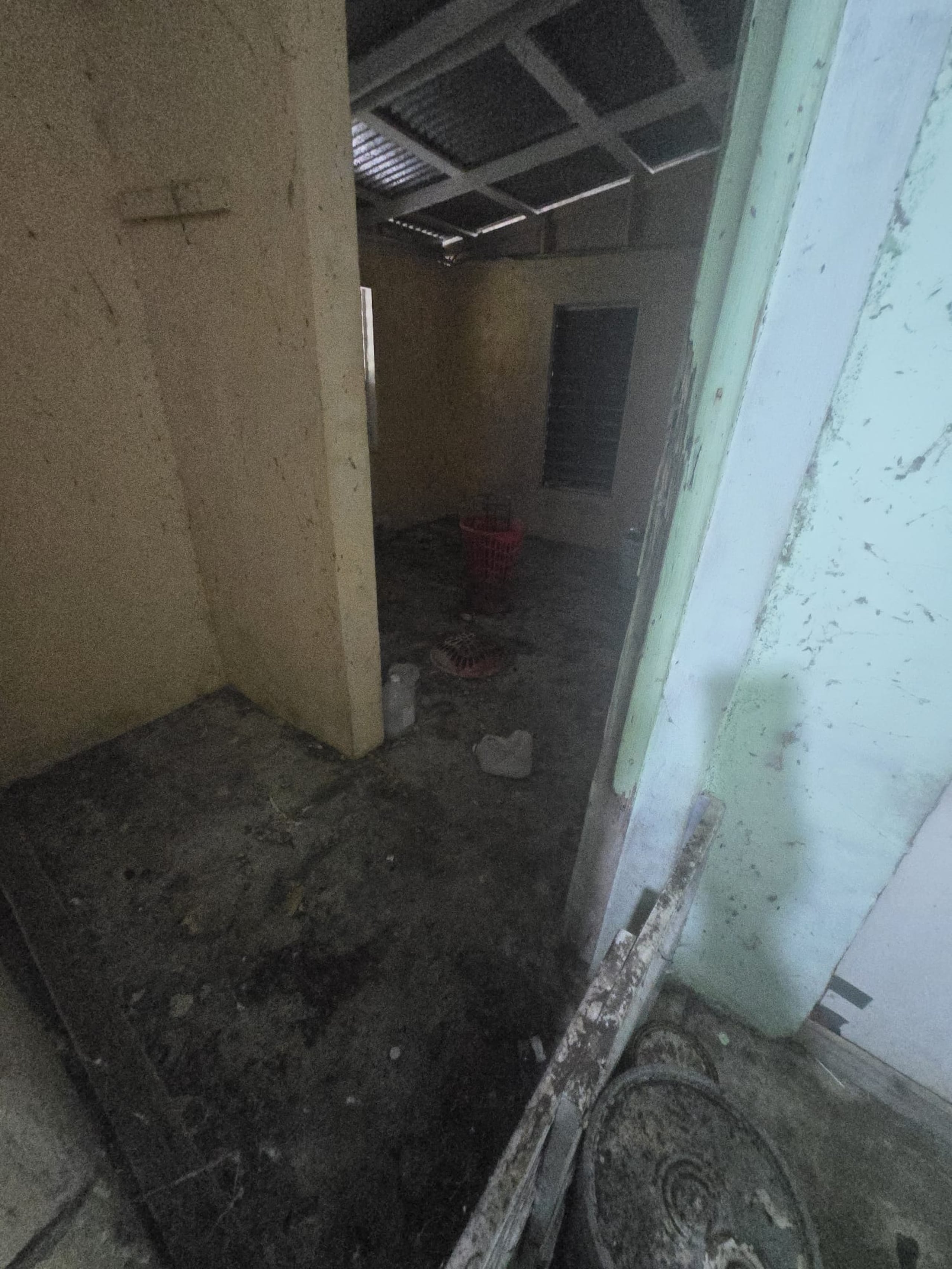 La Policía encontró a una familia que vivía con una niña de cuatro años con autismo, en condiciones deplorables, en Caguas.