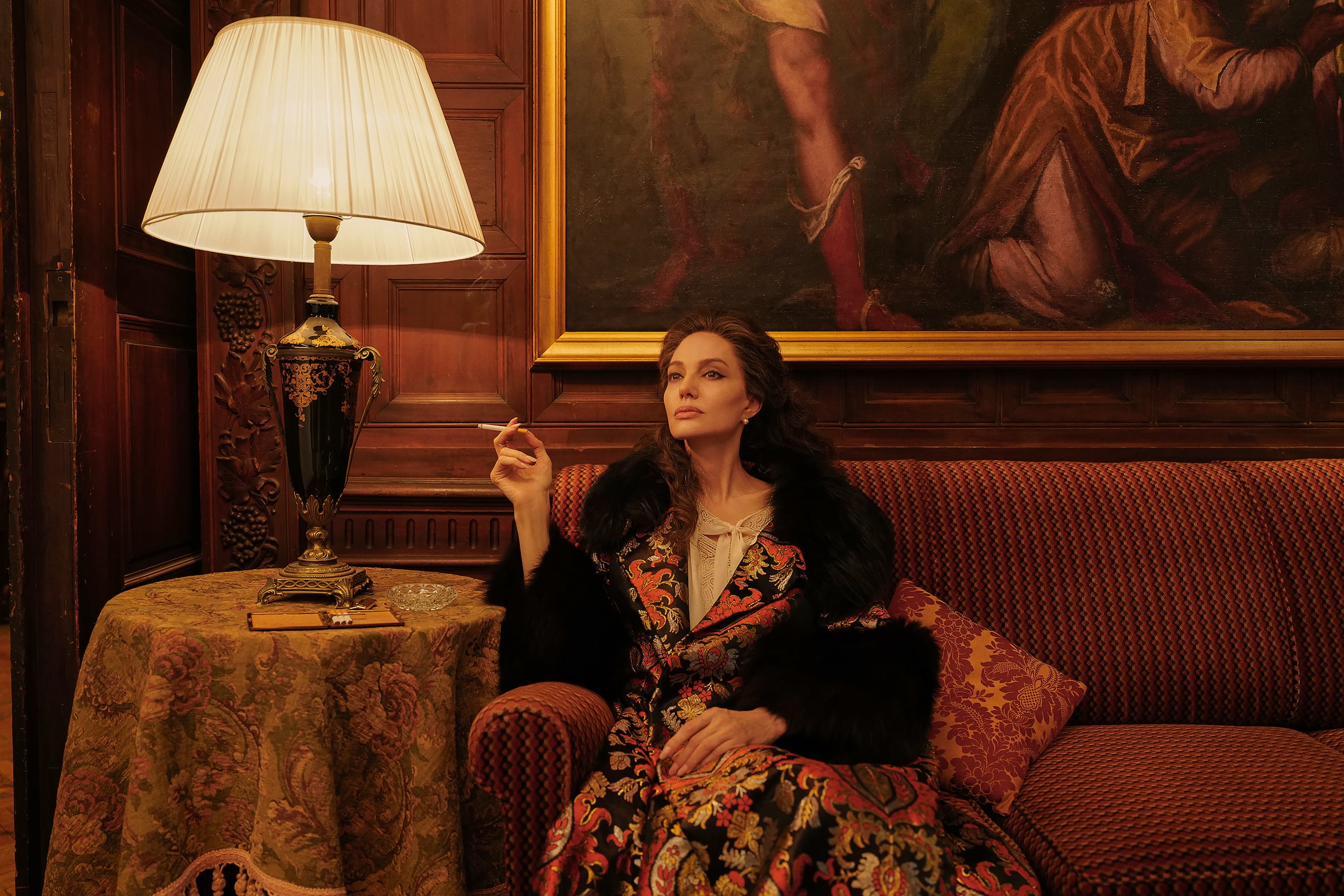 En esta imagen difundida por Netflix, Angelina Jolie como Maria Callas en una escena de "Maria". (Pablo Larraín/Netflix vía AP)