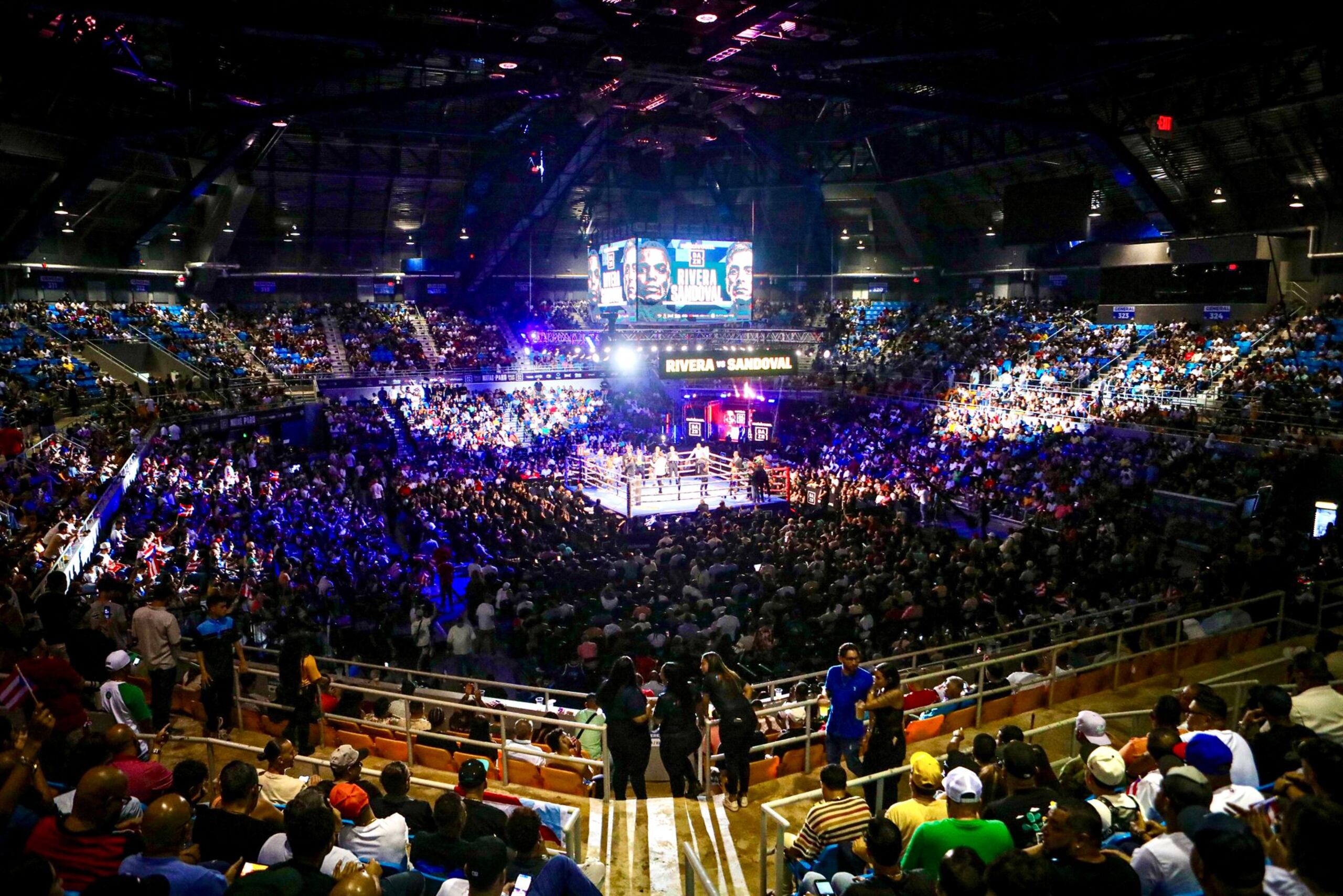 El Coliseo Juan Aubín Cruz Abreu estuvo lleno para el cartel que estuvo encabezado por el duelo entre Subriel Matías y Liam Paro el 15 de junio.