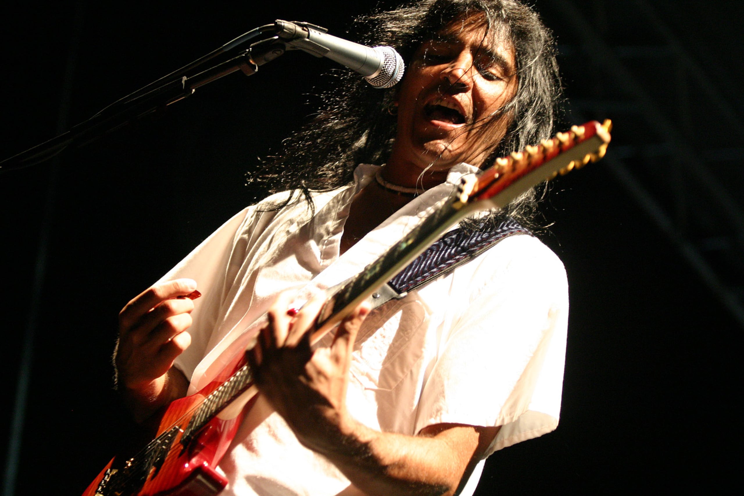 Felipe Staiti durante un concierto de los Enanitos Verdes en el Anfiteatro Tito Puente en 2005.