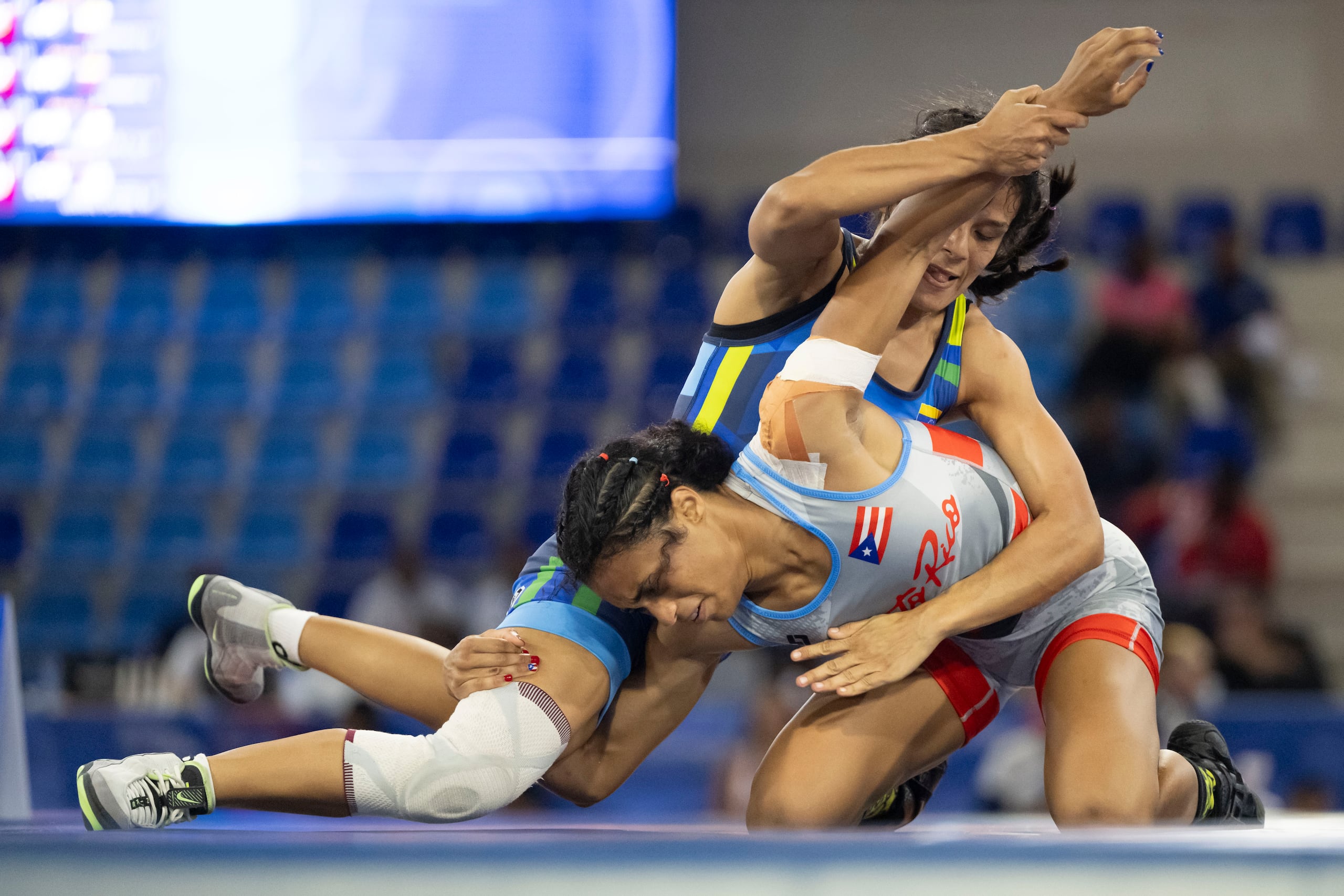 En la foto, Jania Dunigan de Puerto Rico aparece aquí en un combate ante la venezolana Yohelyn Valera en los 57kg estilo libre hoy.
Juegos Centroamericanos y del Caribe, Santo Domingo 2026, Lucha