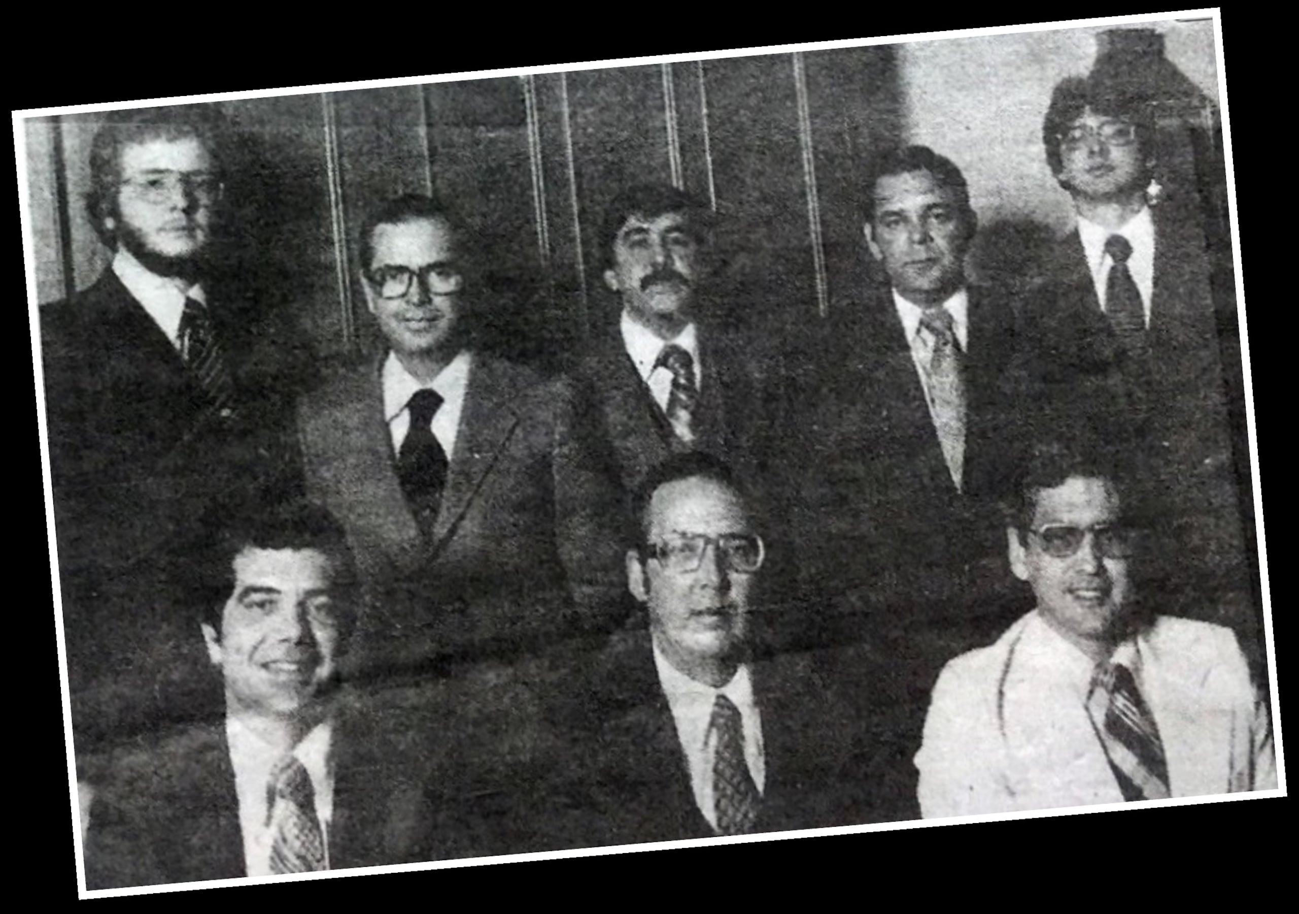 Atrás, de izquierda a derecha, José Manuel “Manolo” Baeza González; José Manuel Baeza Mazón, y Javier Baeza González (cuarto en la misma fila).