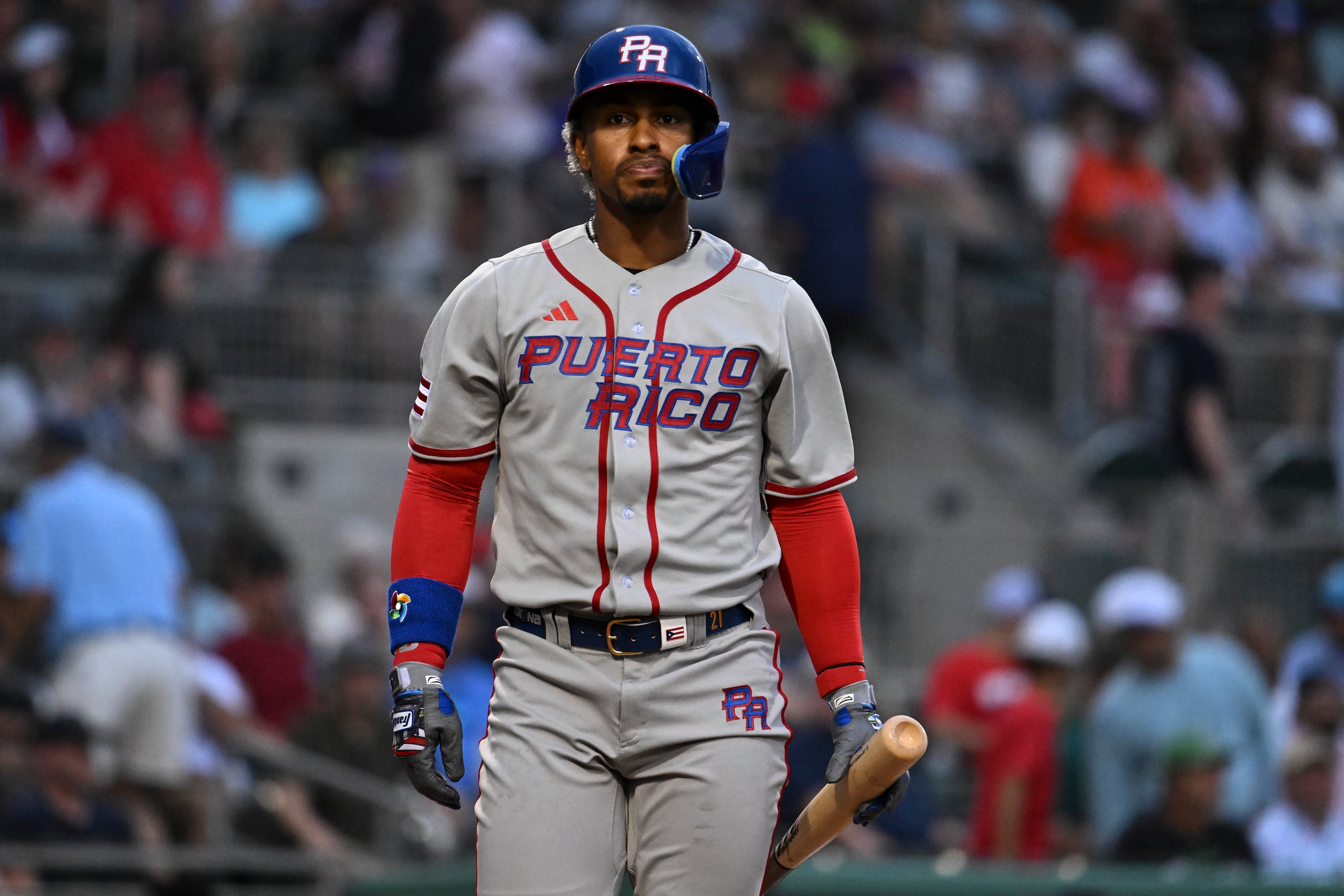 Francisco Lindor en uniforme de Puerto Rico.