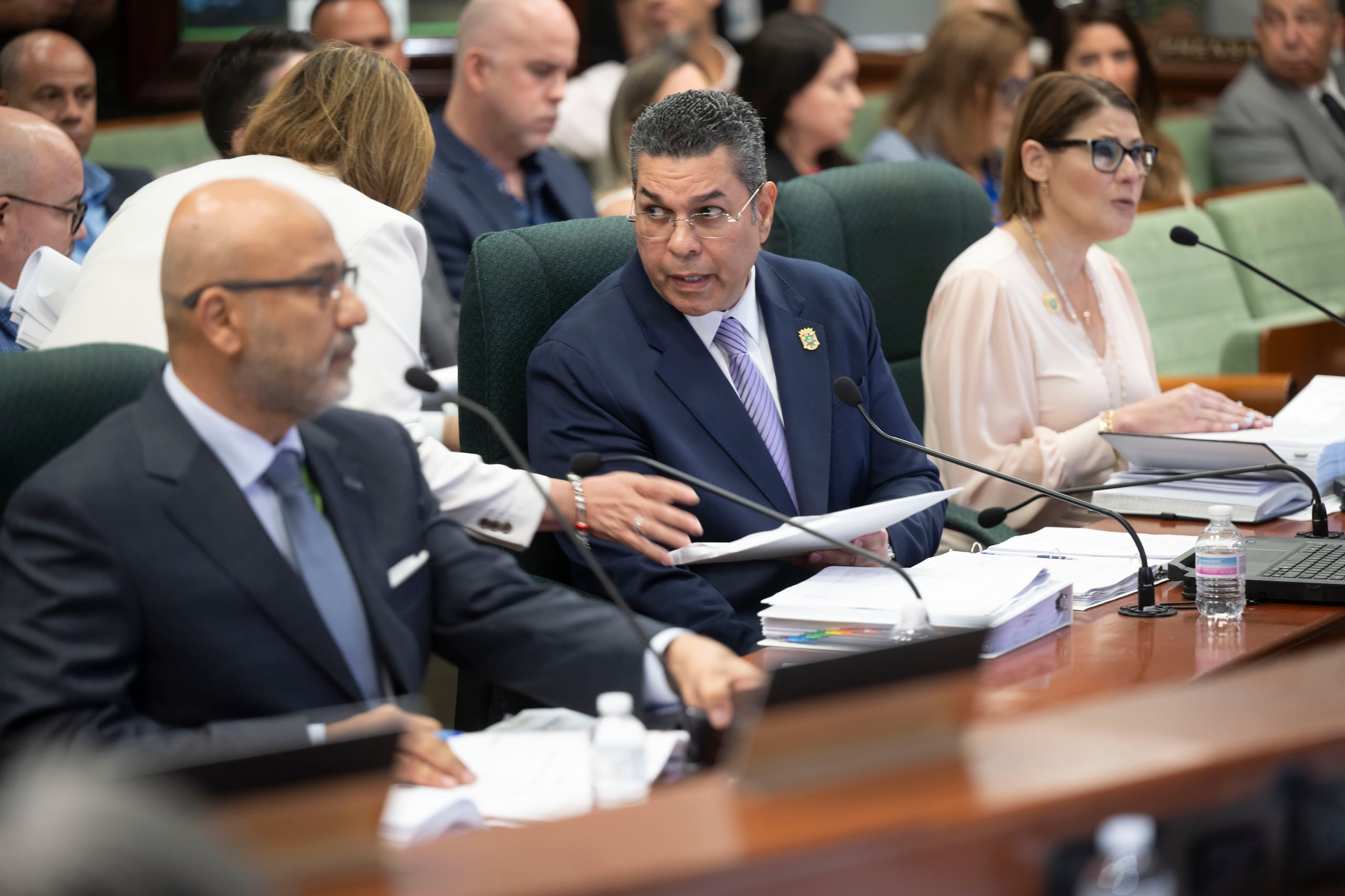 Los titulares de LUMA Energy, Juan Saca; de la Autoridad para las Alianzas Público-Privadas y zar de Energía, Josué Colón; y de la AEE, Mary Carmen Zapata, en una vista ante la Cámara de Representantes.