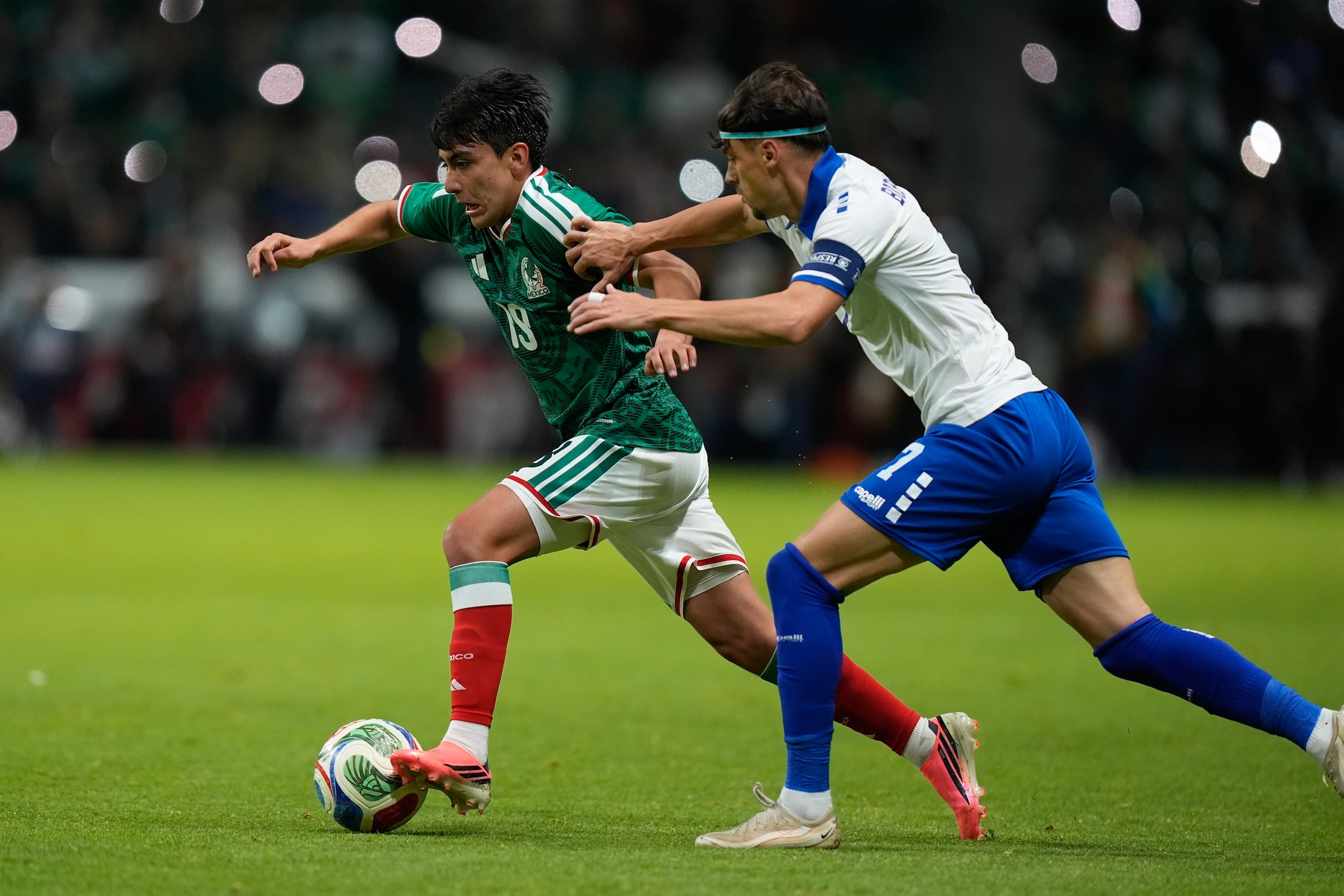 Gilberto Mora, de México