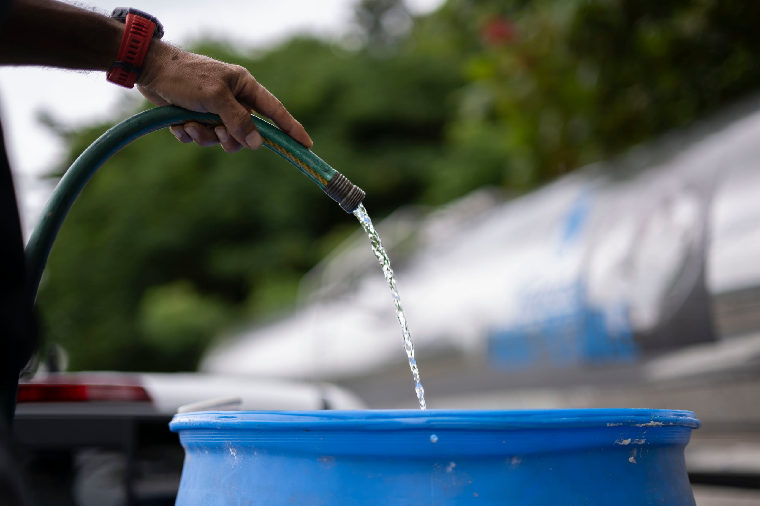 Hay un oasis permanente en la carretera PR-129, Km 15.2 en Bayaney y dos camiones cisternas que distribuyen agua en dicha comunidad.