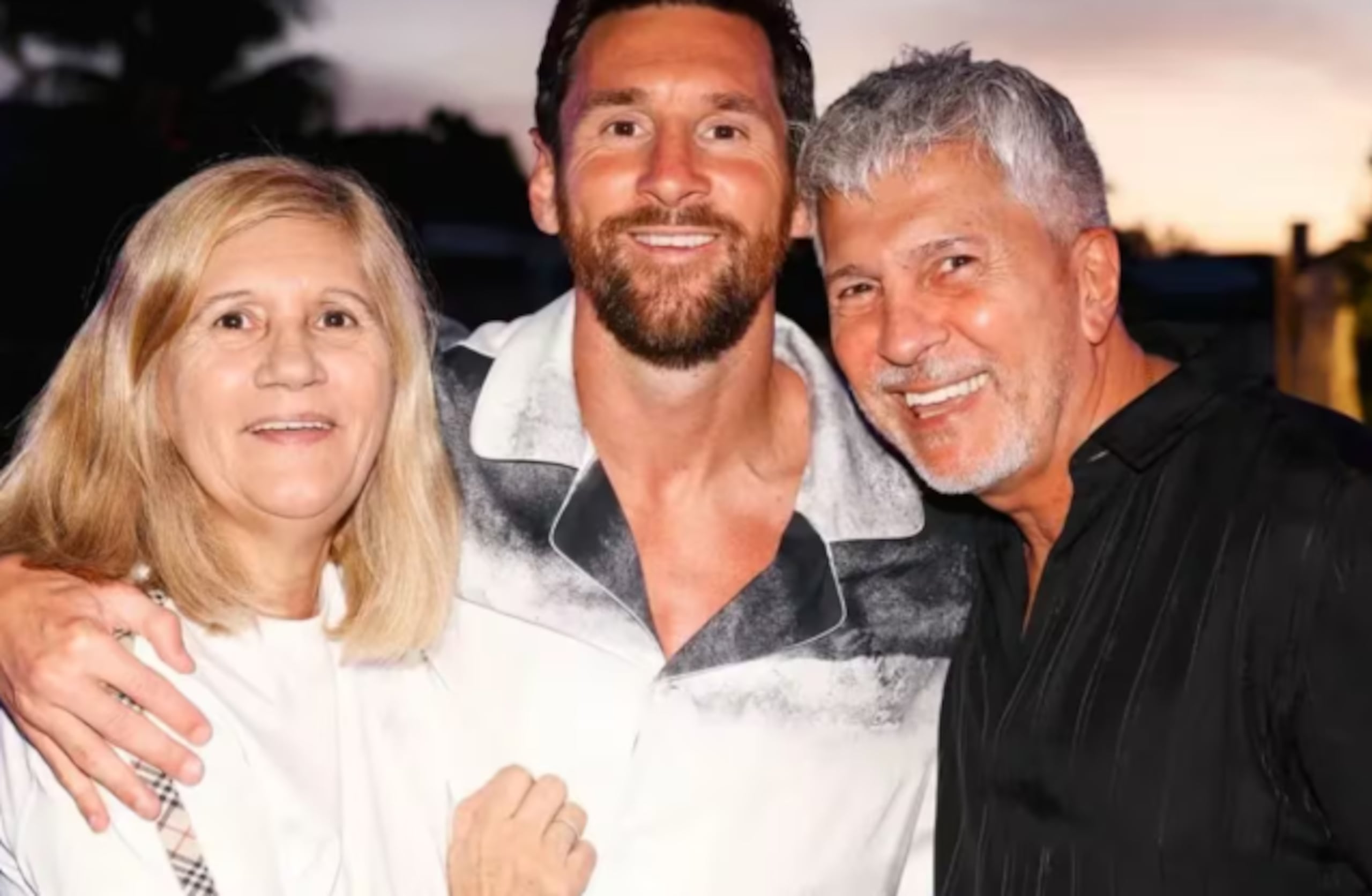 En la fotografía, Celia, Lionel y Jorge Messi.