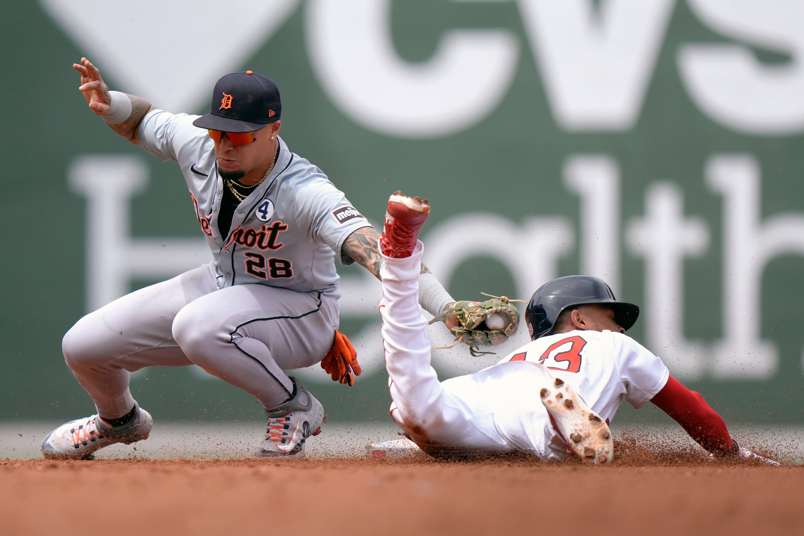 Javier Báez se perderá el resto de la temporada.