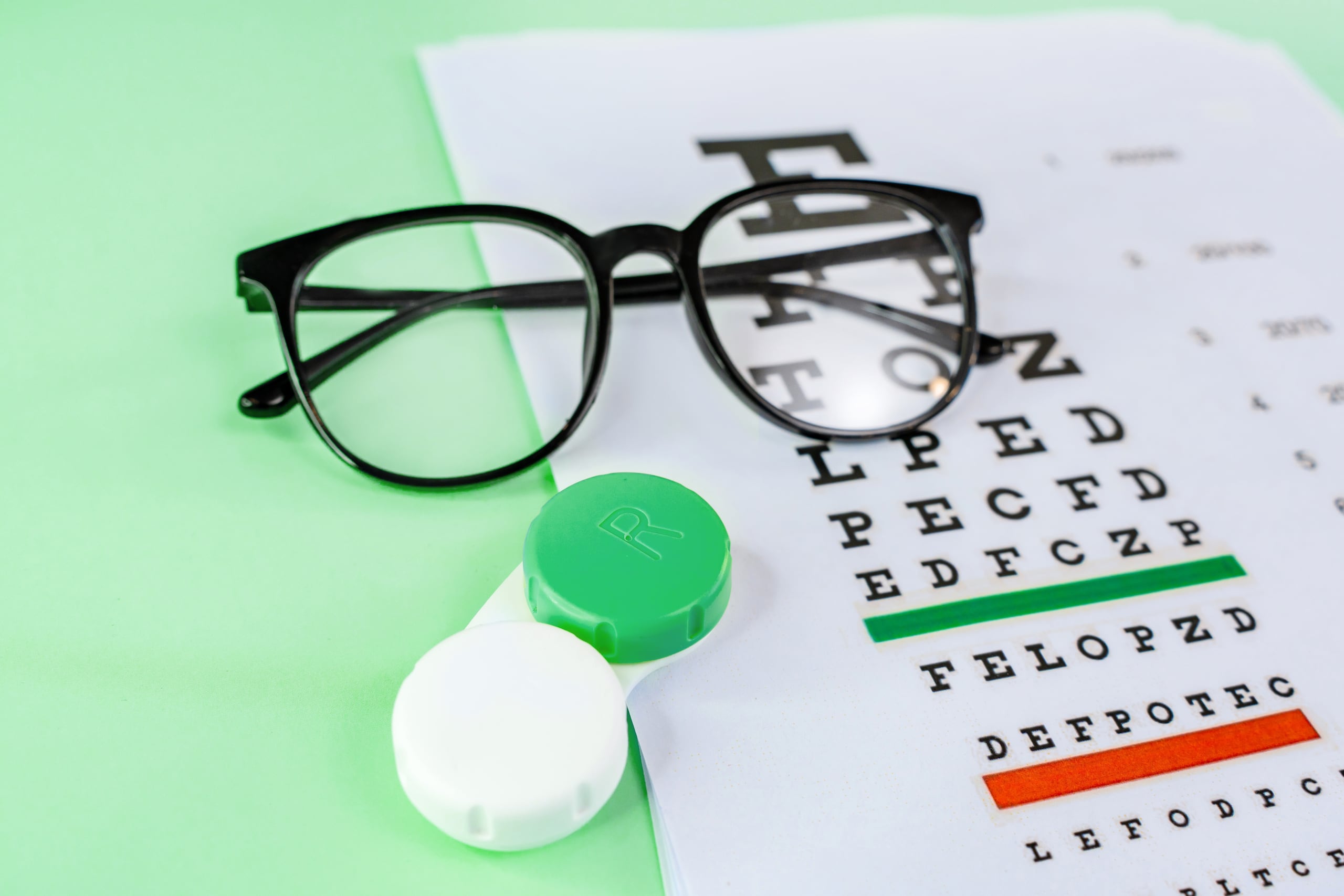 En un mundo cada vez más digital, donde pasamos horas frente a pantallas, proteger la vista se vuelve una necesidad prioritaria.