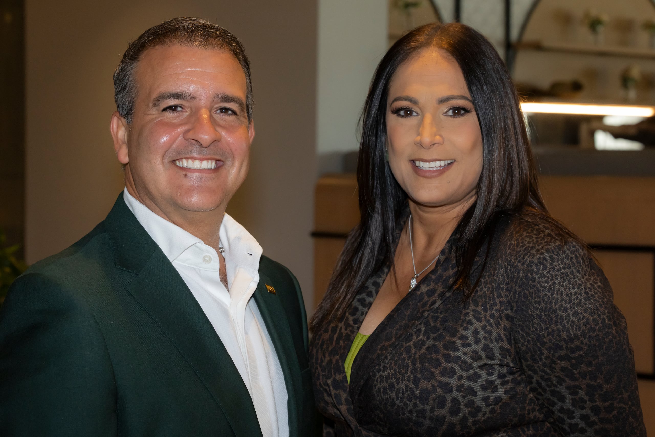 Roberto Pando Cintrón, presidente de MCS Advantage y MCS Life, y Carolyn Rodríguez Rivera, principal oficial de farmacia de MCS.