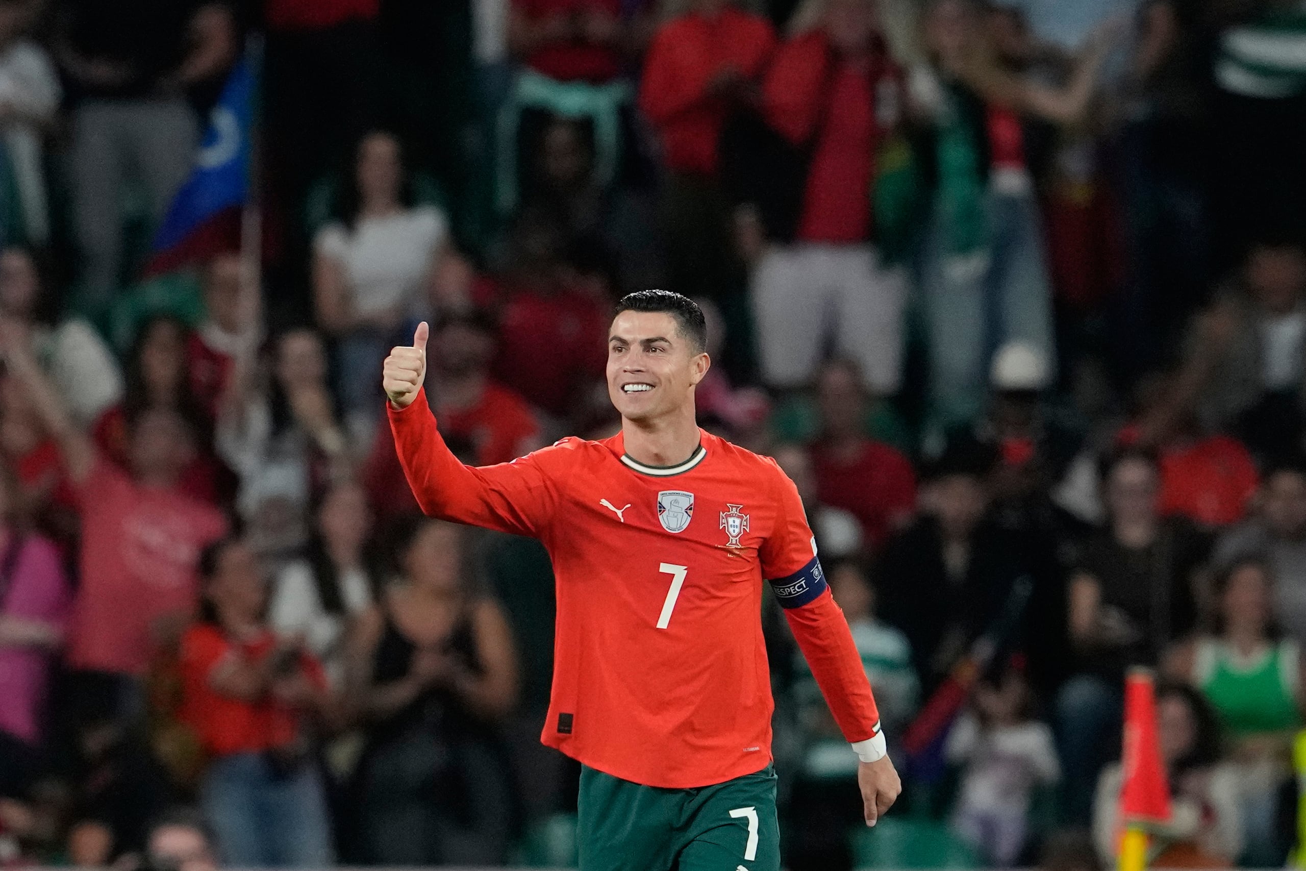 Cristiano Ronaldo de Portugal celebra tras anotar en el encuentro del Grupo F de la eliminatoria a la Copa Mundial 2026 ante Hungría el martes 14 de octubre del 2025.