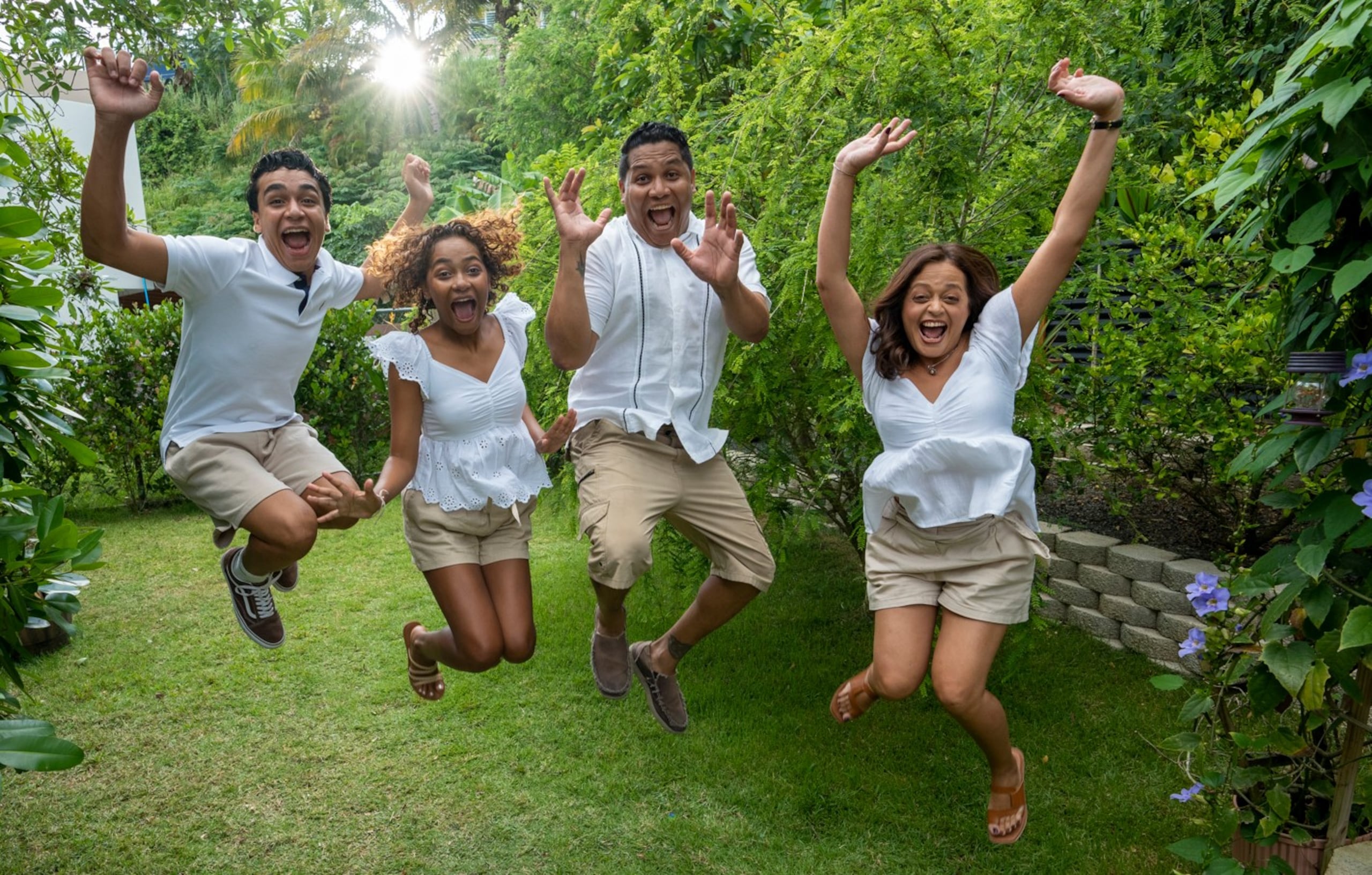José Sánchez junto a su esposa, Mariel Quiñones, y sus hijos Mariana y Guillermo .