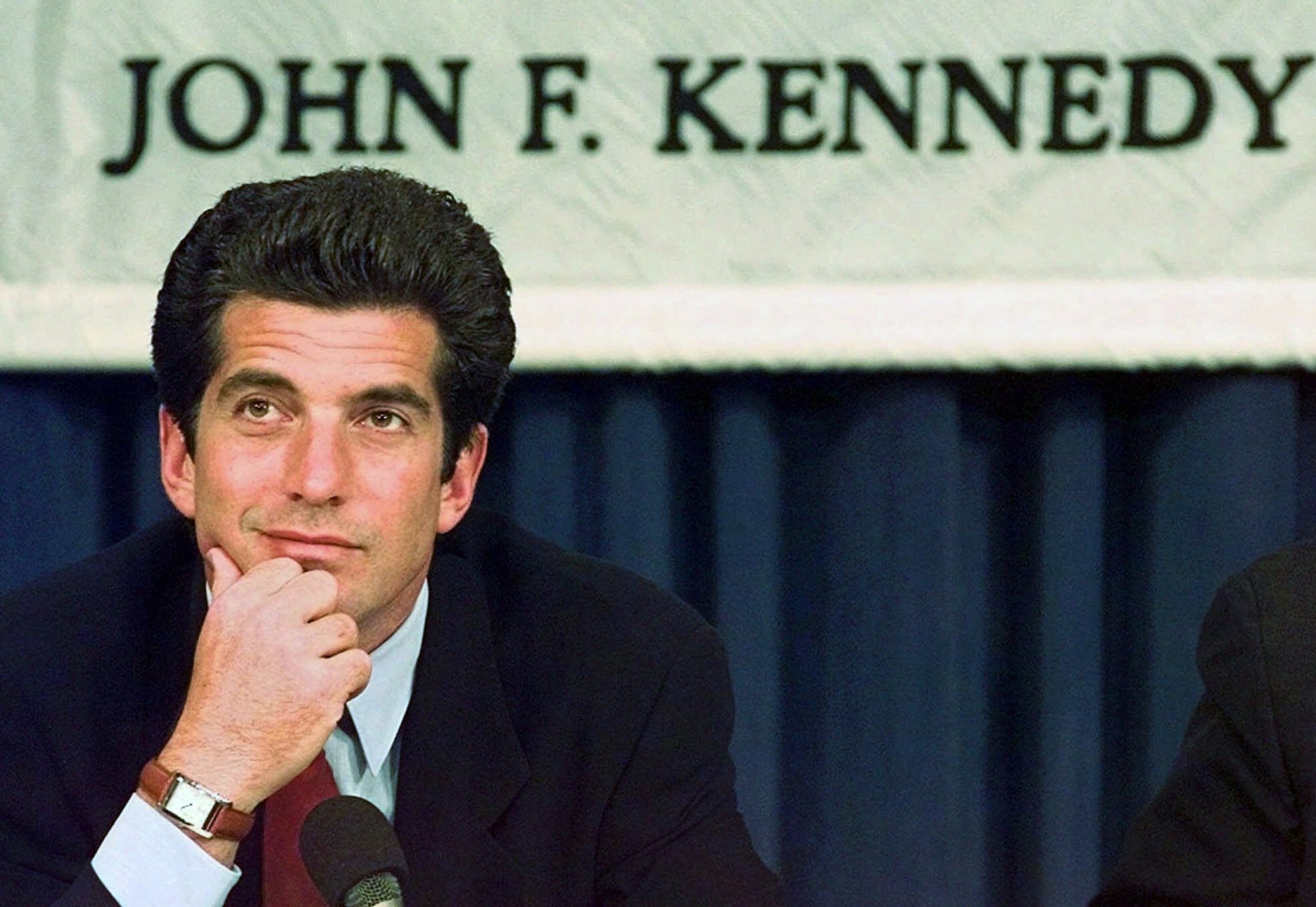 El reciente estreno de la serie Love Story: John F. Kennedy Jr. & Carolyn Bessette, impulsó nuevas conversaciones sobre su vida sentimental.