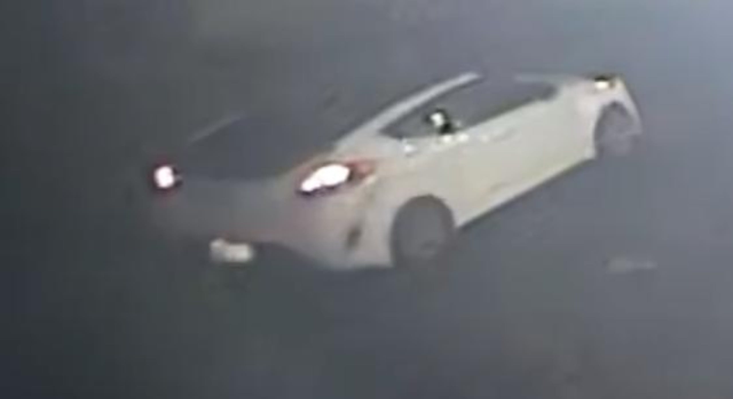 La División de Patrullas de Carreteras de Mayagüez busca al conductor de este vehículo que atropelló a un peatón en carretera PR-101, en Cabo Rojo, y huyó de la escena.