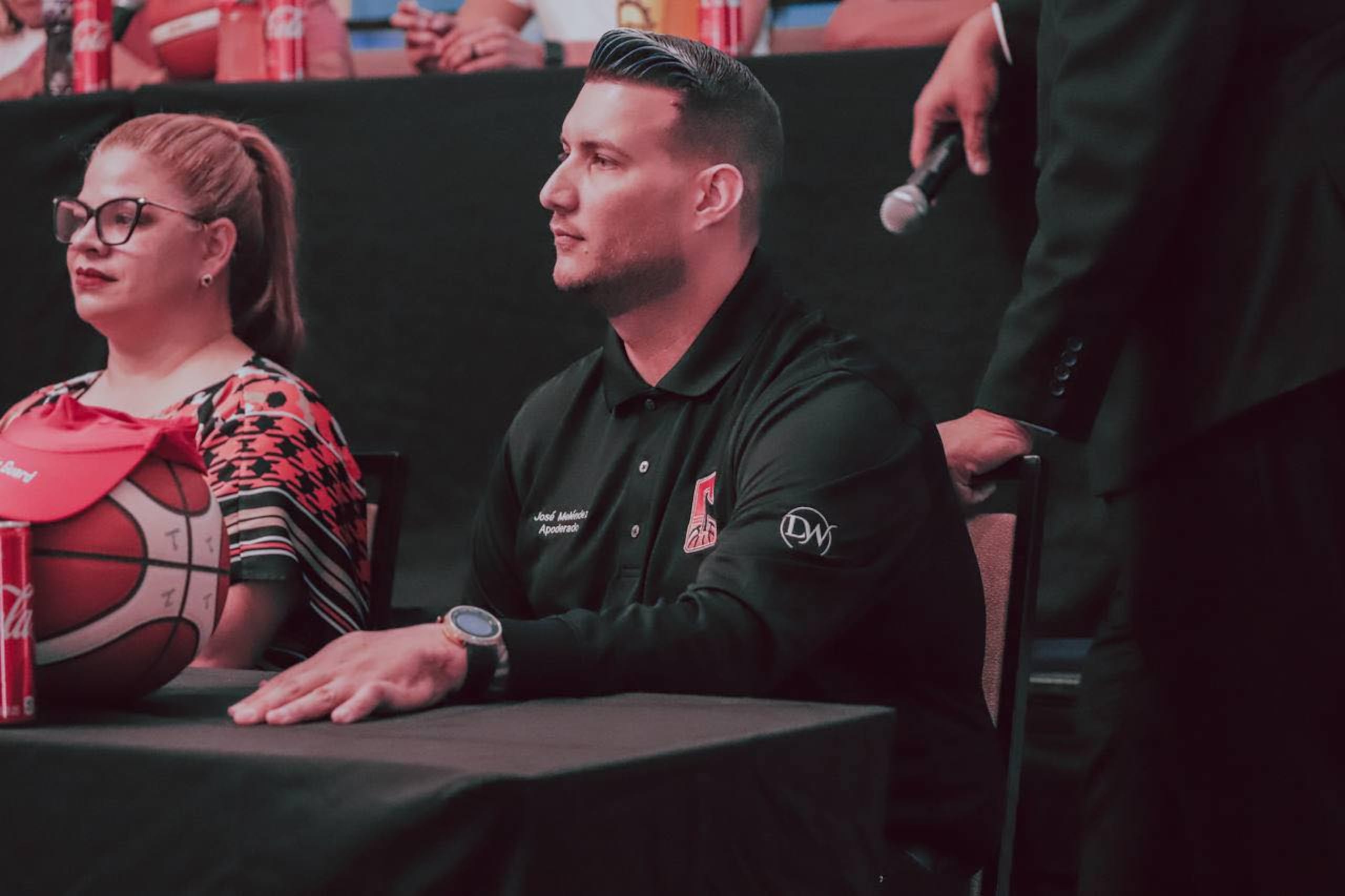 José Meléndez López, apoderado de las Gigantes de Carolina, en una conferencia de prensa.