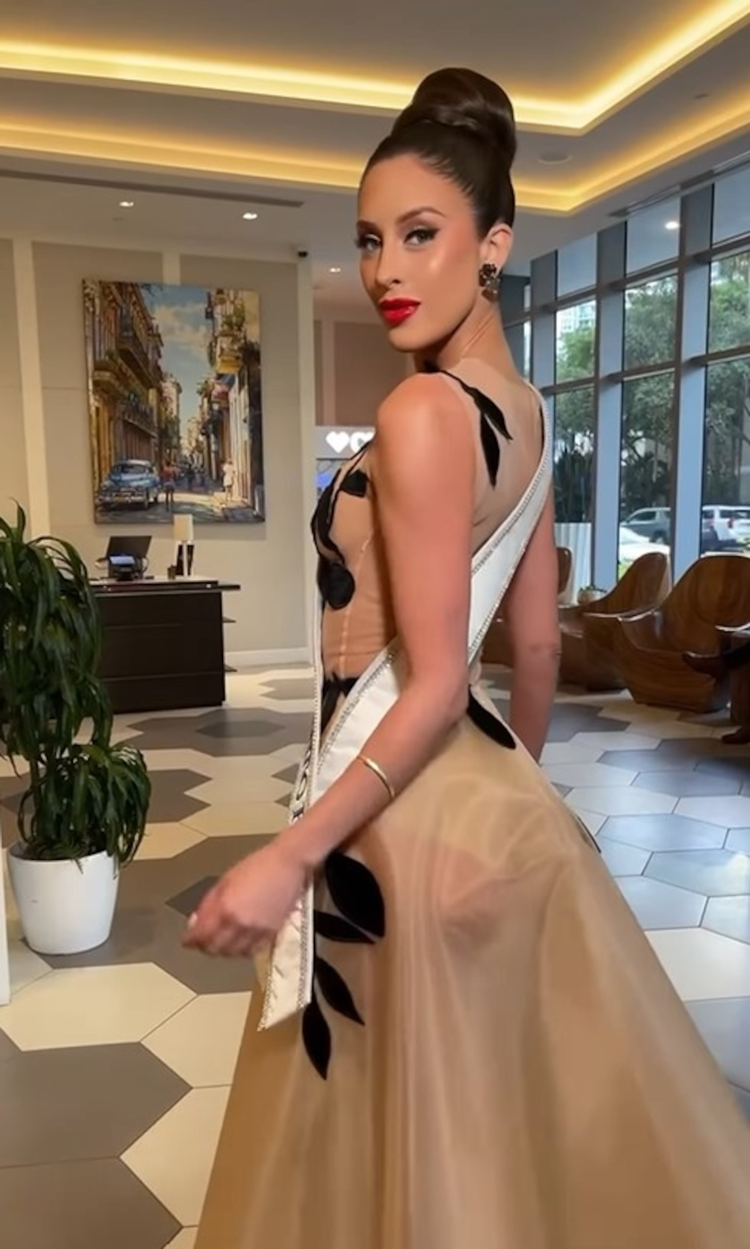 Jennifer Colón Álvarez se botó en su participación en la Gala Reina de Miami.