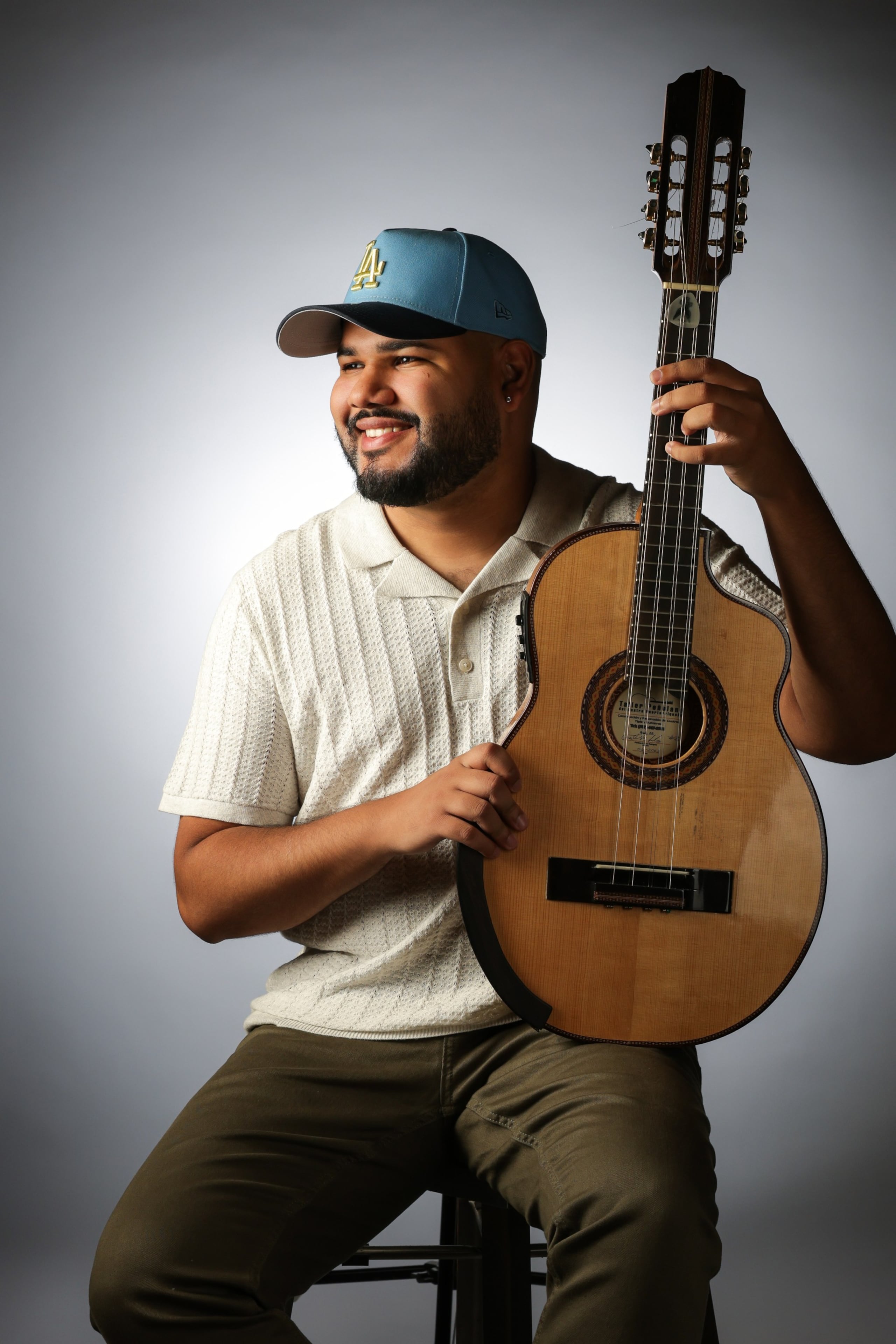 El músico cagüeño recurrió a un instrumento llamado “43”, que fusiona el cuatro puertorriqueño con el tres, para conseguir la sonoridad del disco.