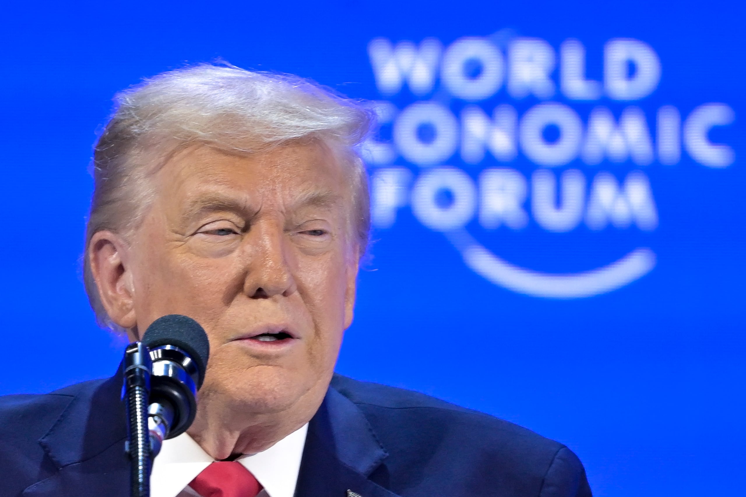 El presidente de Estados Unidos, Donald Trump, habla durante su discurso especial en la 56ª reunión anual del Foro Económico Mundial (WEF) en Davos, Suiza. (EFE/EPA/GIAN EHRENZELLER)