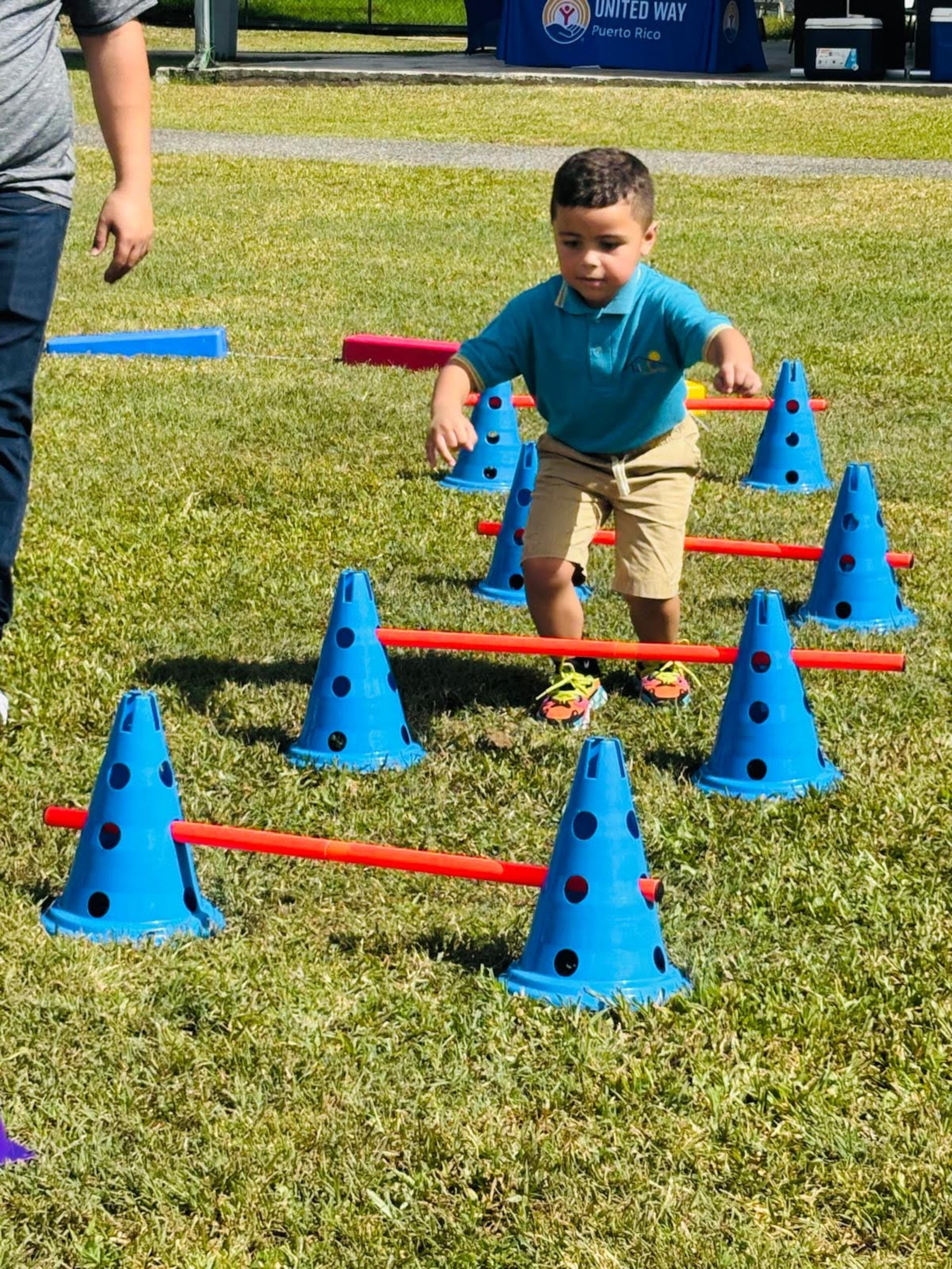 En el lugar se estimulan los mecanismos lúdicos del aprendizaje al transformar el espacio en un salón de clases sin paredes.