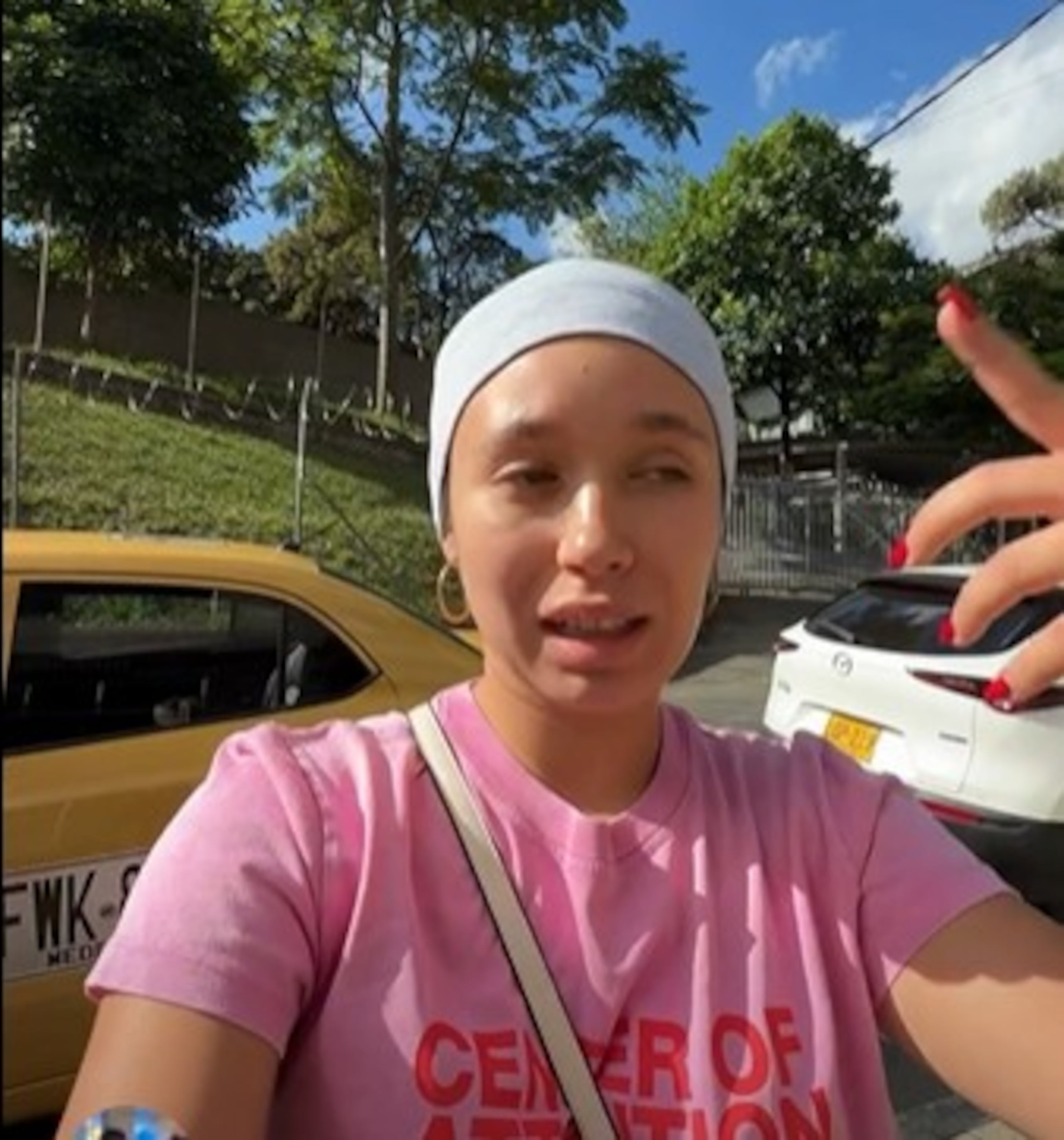 La joven relató que aún les queda una noche antes de partir de Colombia y ni siquiera sabe donde dormirán hoy.