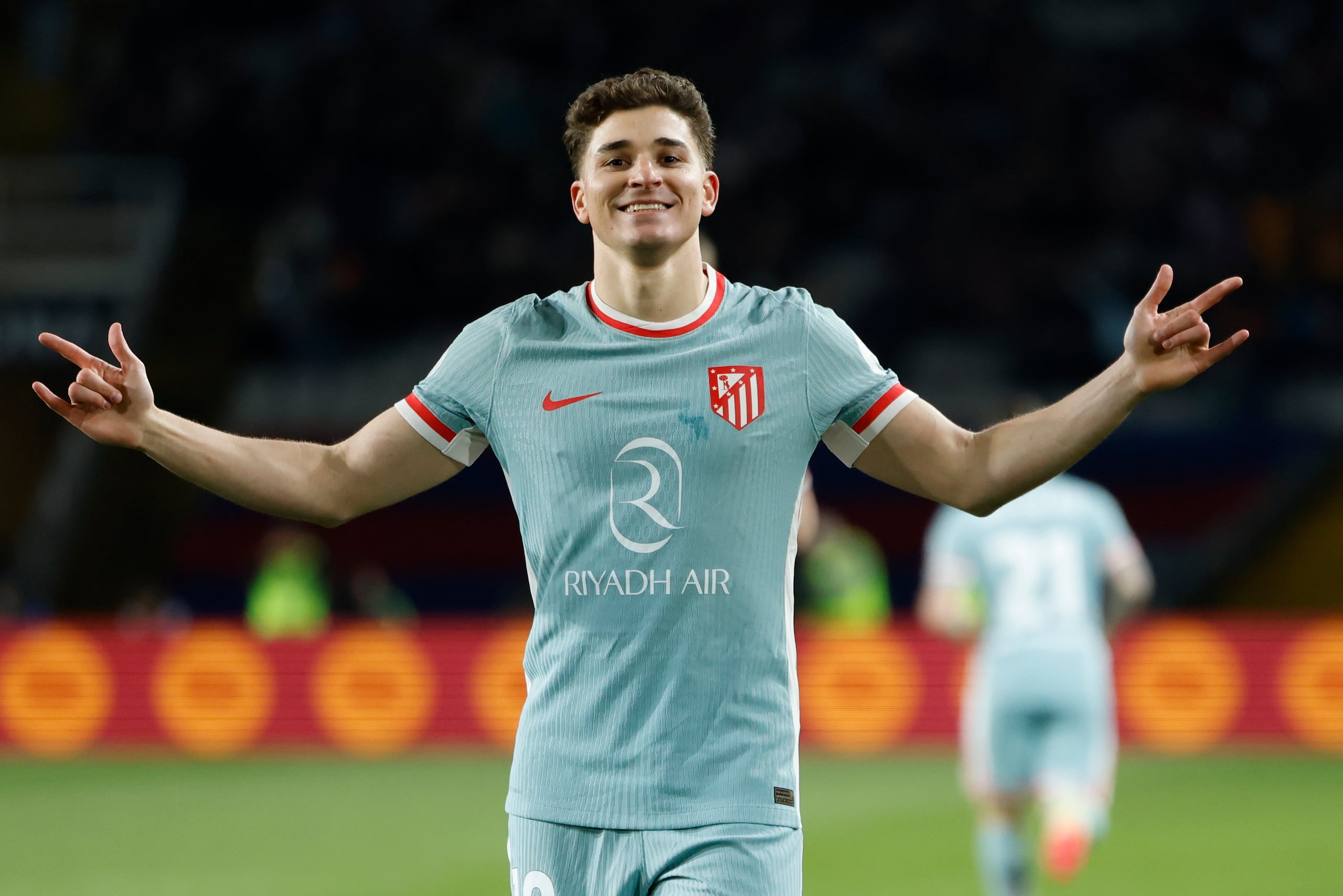 Julián Álvarez celebra tras anotar el primer gol del Atlético de Madrid en el empate 4-4 contra el Barcelona en la ida de su semifinal de la Copa del Rey, el martes 25 de 2025. (AP Foto/Joan Monfort)
Atletico Madrid's Julian Alvarez celebrates after scoring during a Spanish Copa del Rey, or King's Cup, the semi-final soccer match between Barcelona and Atletico Madrid in Barcelona, Spain, Tuesday, Feb. 25, 2025. AP Photo/Joan Monfort)