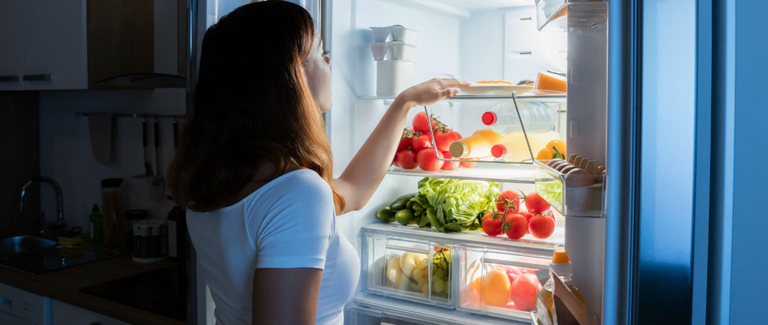 Agrupa los alimentos dentro del congelador; ayudará a que se mantengan fríos por más tiempo. (Shutterstock)