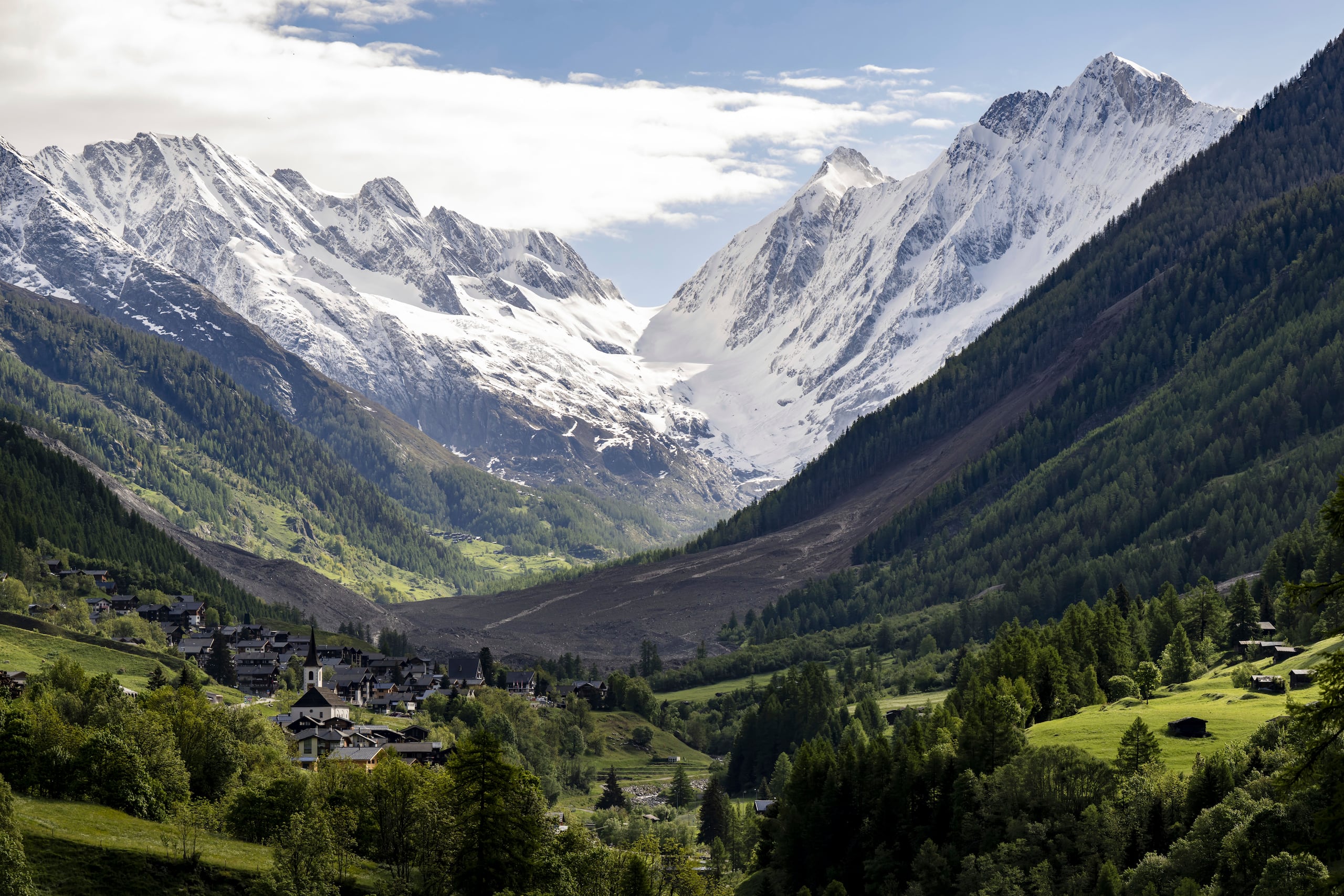 La policía cantonal de Valais recopila desde 1925 informes de desaparecidos, principalmente personas cuyo contacto se perdió en alta montaña o en ríos y lagos.