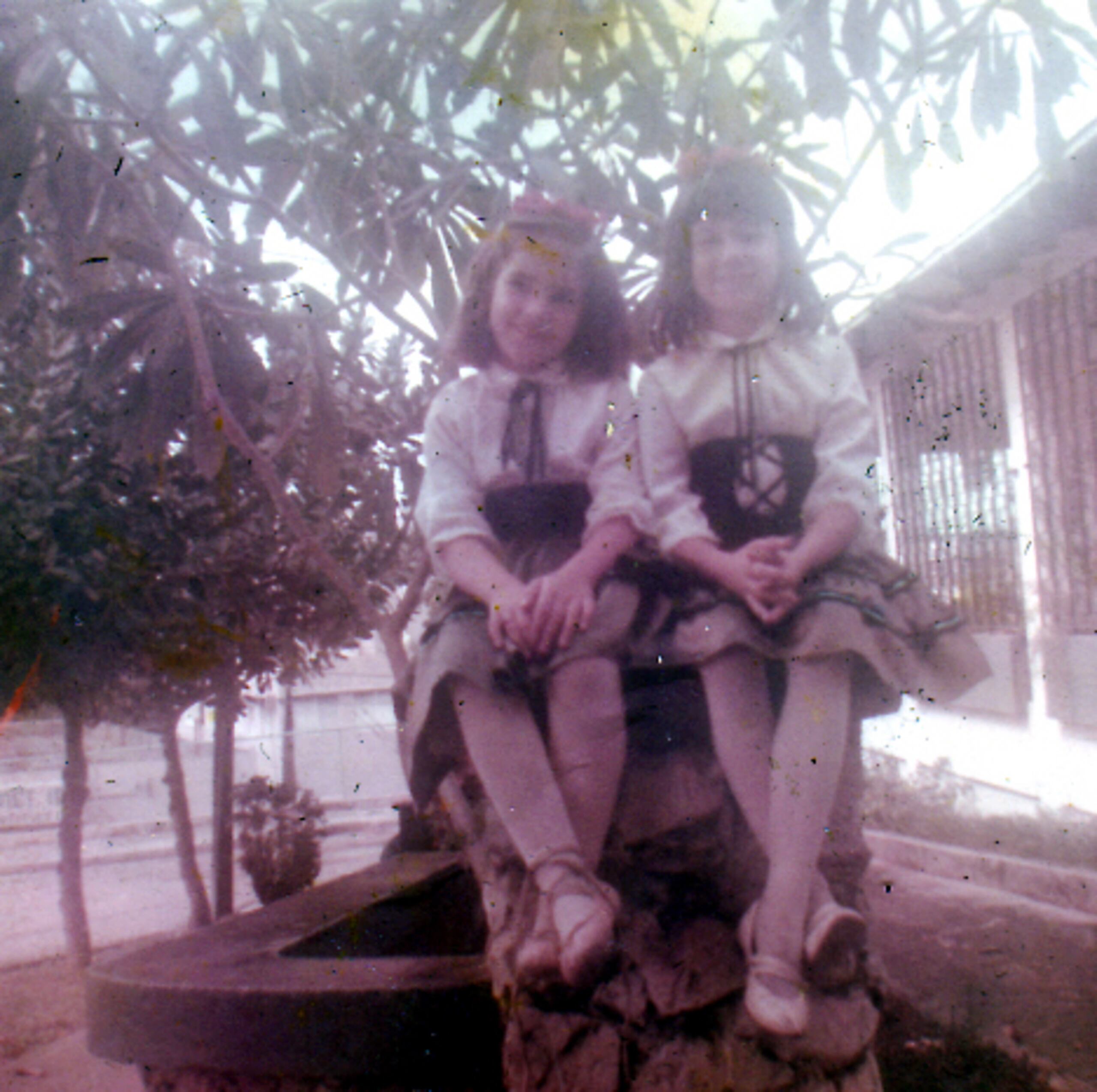 Lily García y Marian Pabón en su niñez.