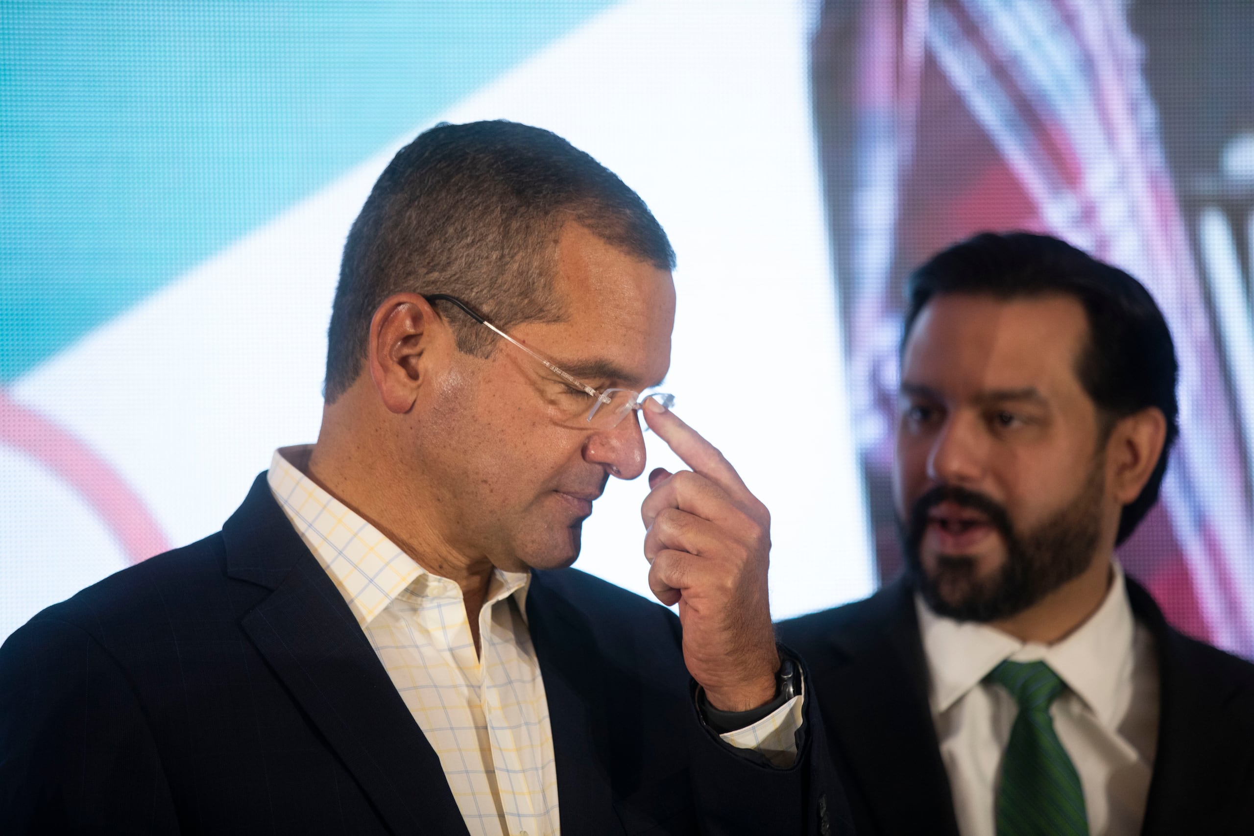 El gobernador de Puerto Rico, Pedro R. Pierluisi, junto al secretario del Departamento de la Vivienda, William Rodríguez Rodríguez.