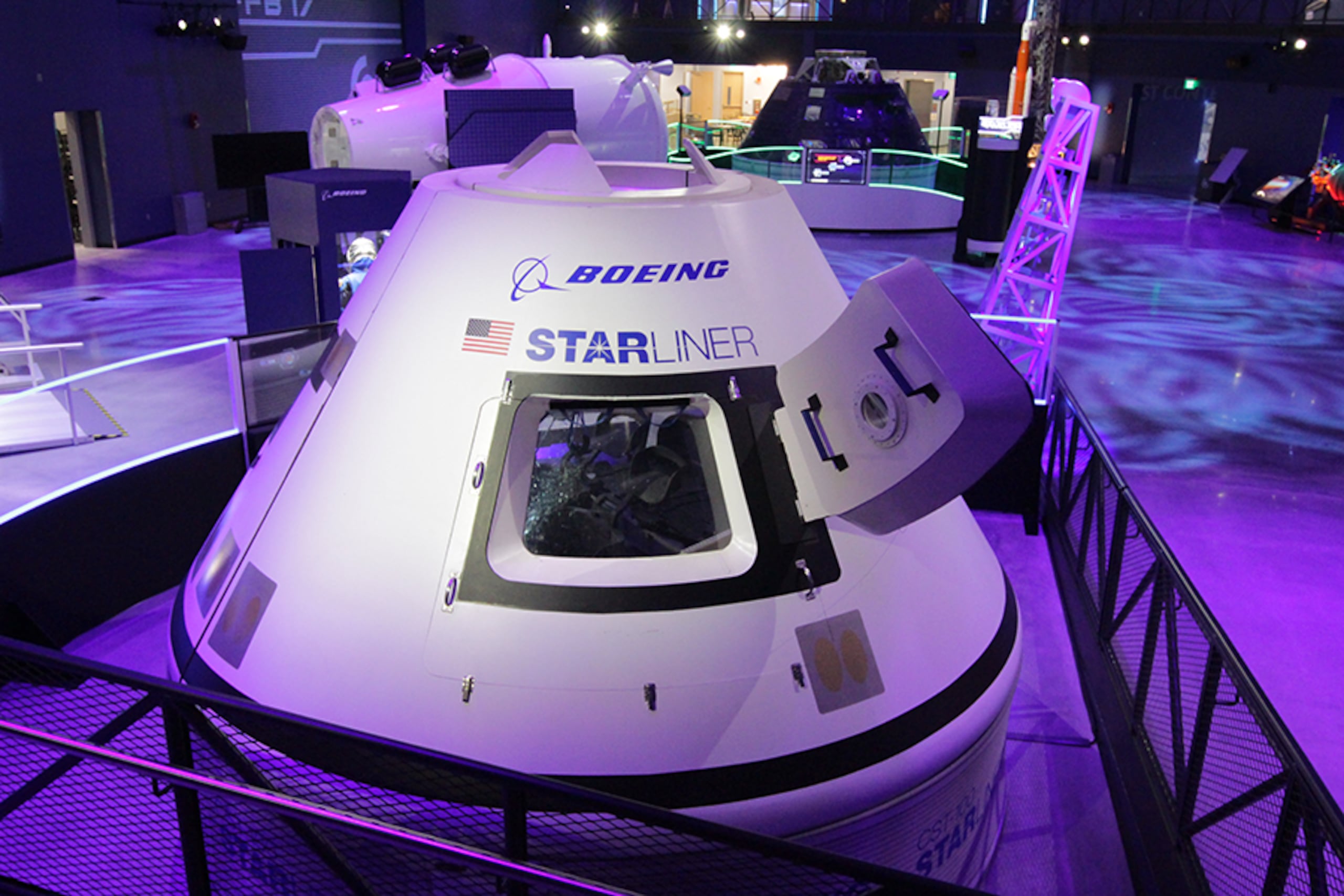Con su boleto puede quedarse todo el día en el KSC y disfrutar de las impresionantes atracciones que tiene, incluyendo el área del trasbordador Atlantis, el Centro Apollo/Saturn V y nuevas atracciones.