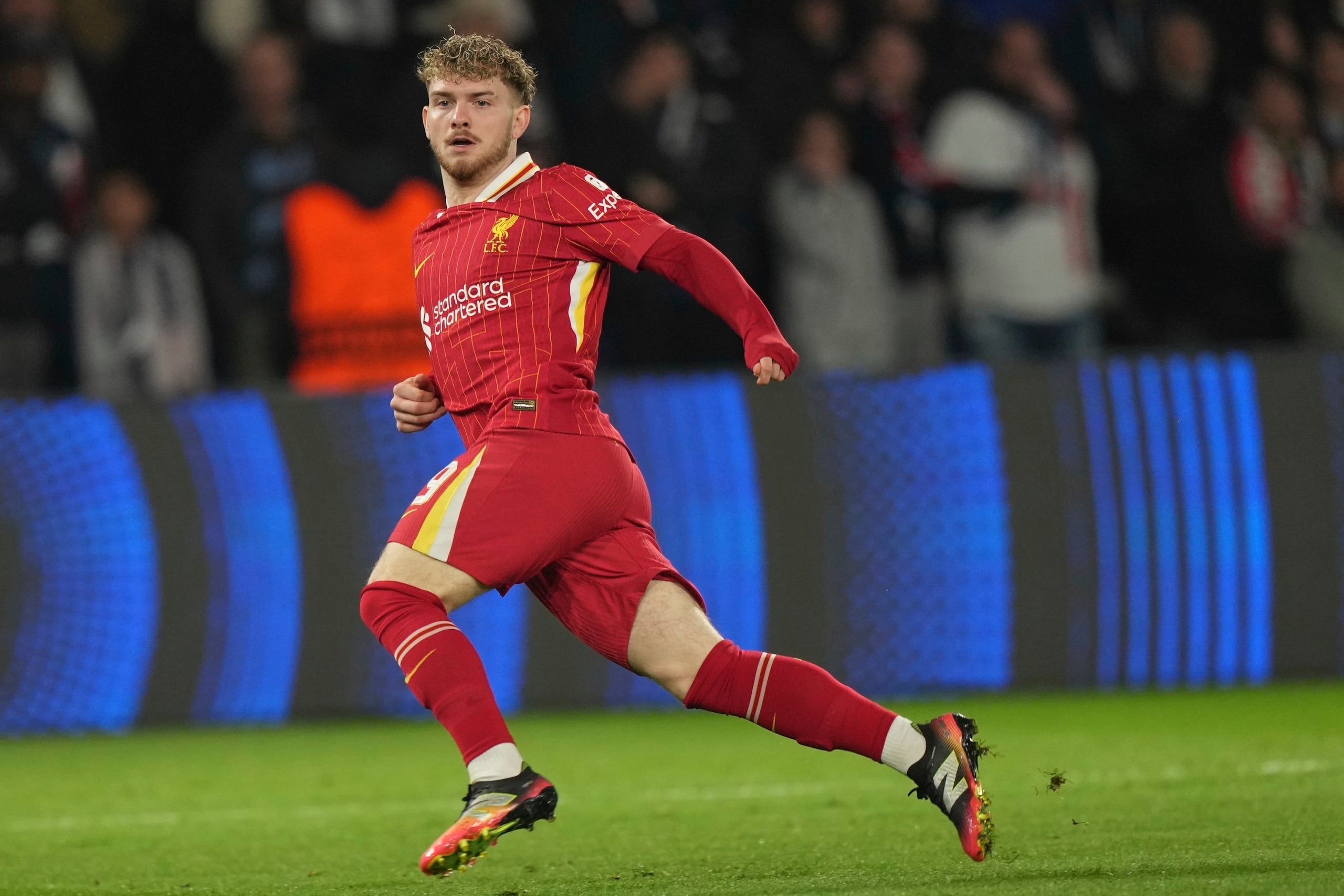 Harvey Elliott anota el gol de Liverpool en la victoria 1-0 ante Paris Saint-Germain en la ida de los octavos de final de la Liga de Campeones, el miércoles 5 de marzo de 2025. (AP Foto/Aurelien Morissard)