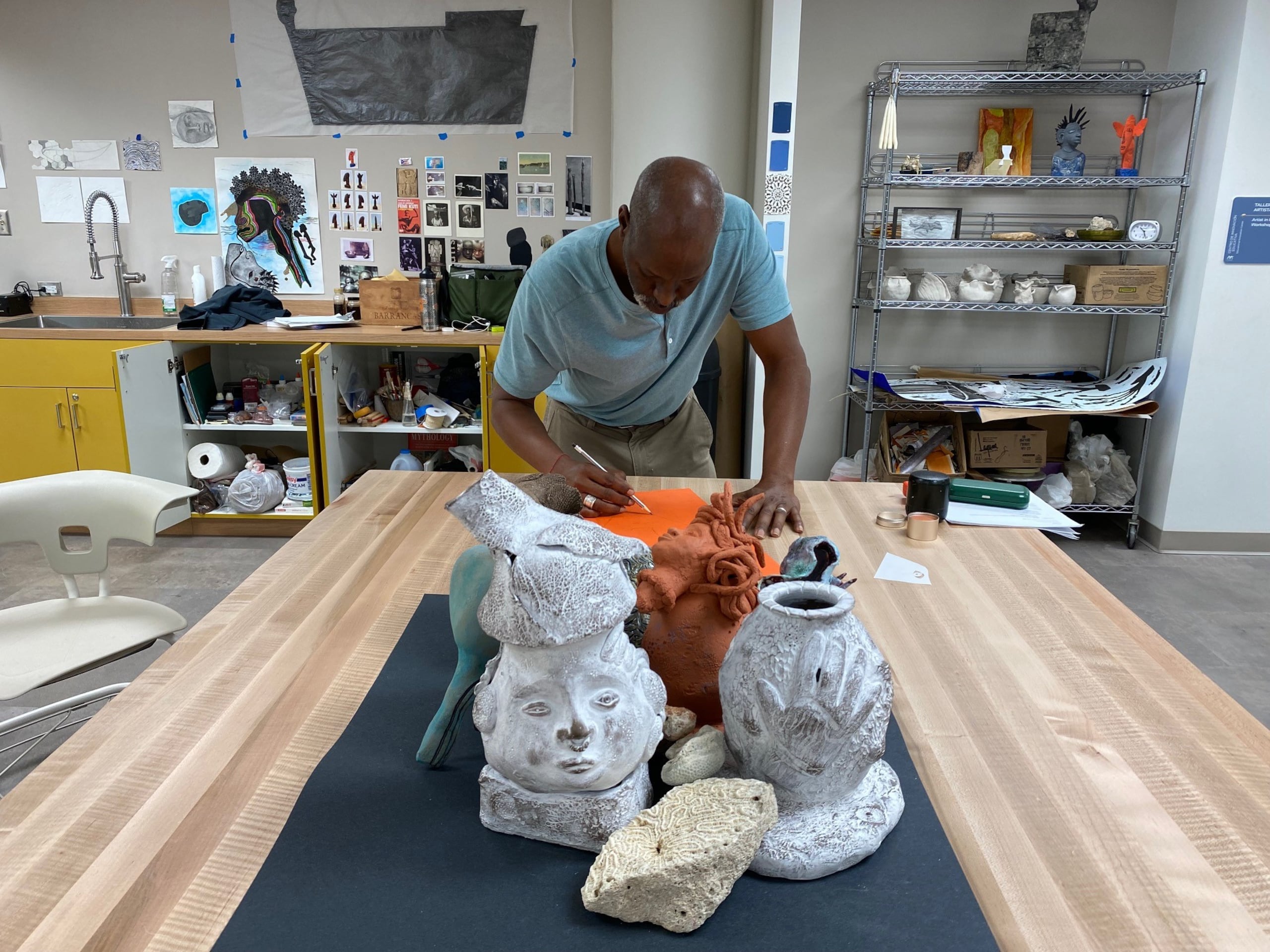Gadiel Rivera fue el primer artista en utilizar este laboratorio para fortalecer su repertorio artístico por un año.