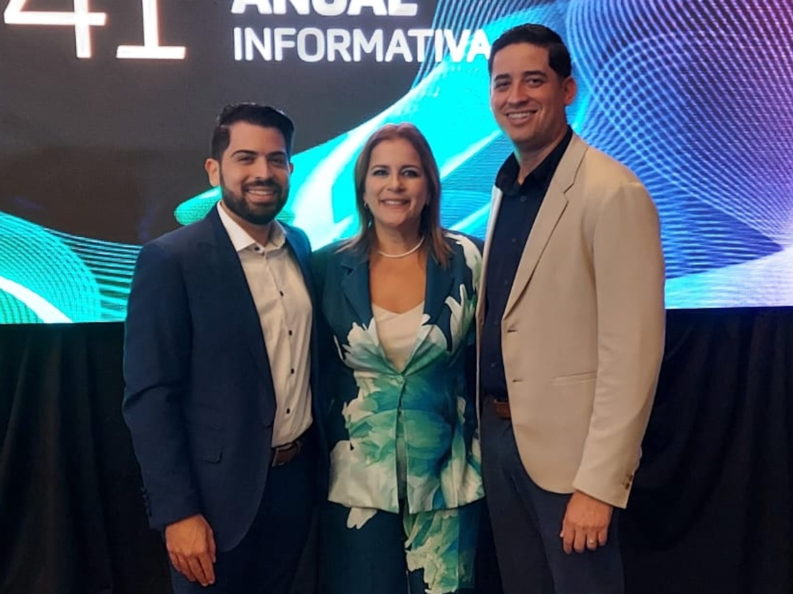 Claudio Moreno Perea, presidente ejecutivo de Coop Rincón; Mabel Jiménez Miranda, presidenta de la Corporación Pública para la Supervisión y Seguro de Cooperativas (COSSEC); y Roberto Feliciano Lorenzo, presidente de la junta de directores de Coop Rincón.