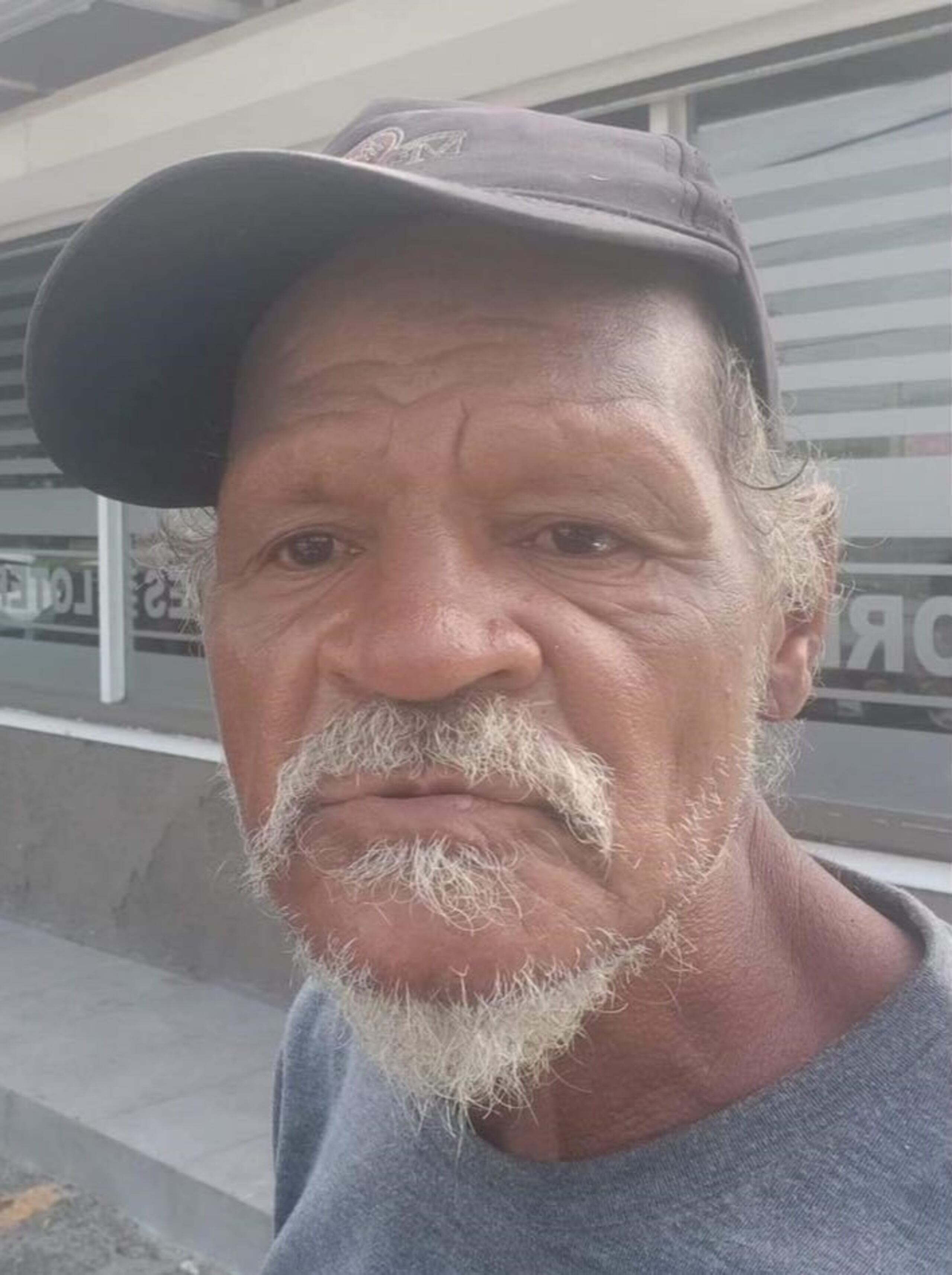 Santos Díaz Rohena, de 62 años, fue visto por última vez el 19 de julio, en su residencia en el barrio Piñas, en Juncos. Si lo ha visto llame a la línea confidencial del Negociado de la Policía al (787) 343-2020.