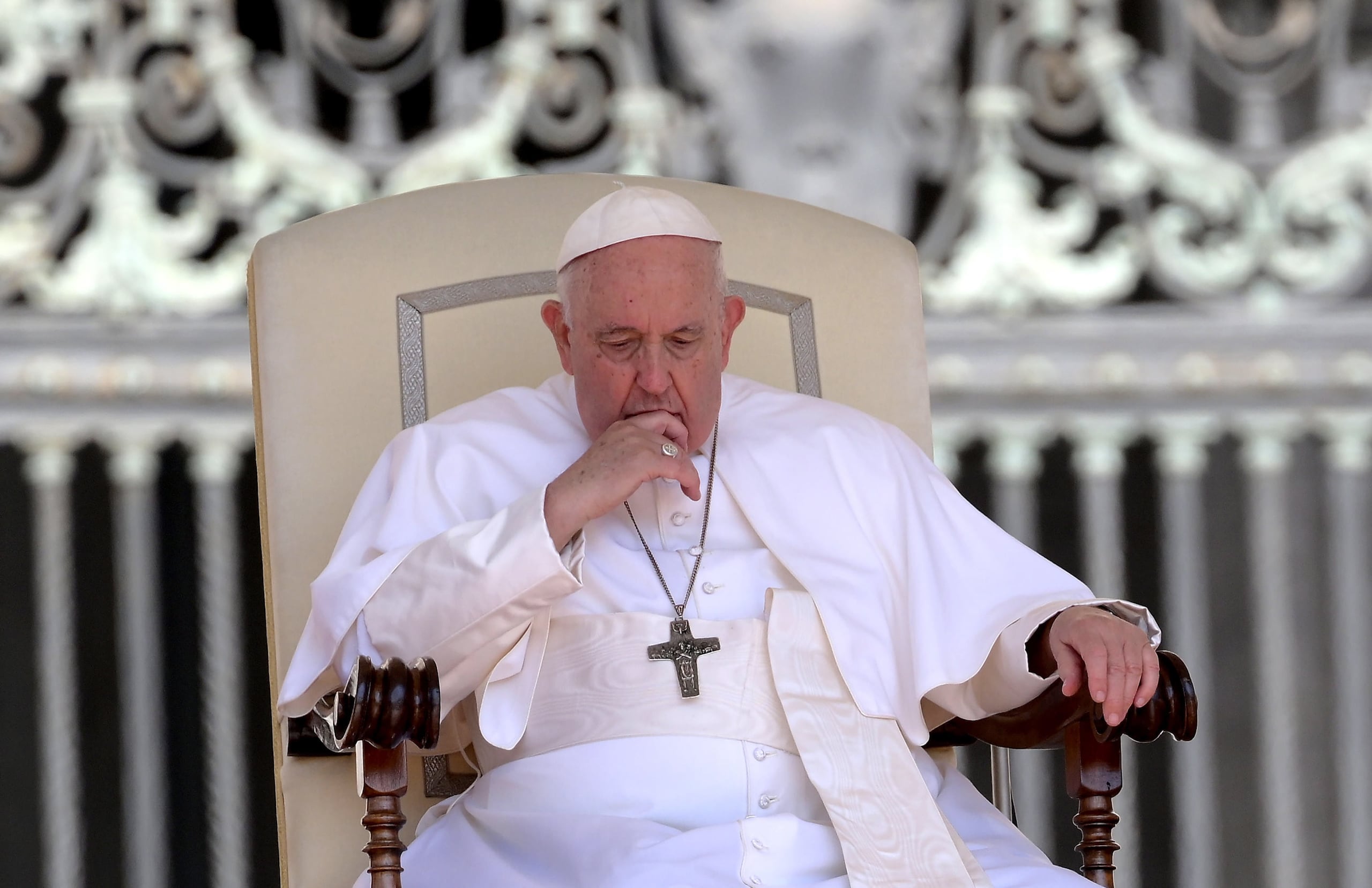 “En mi habitación ¿tengo el Evangelio al alcance de la mano? ¿Lo leo cada día para orientarme en el camino de la vida?”.