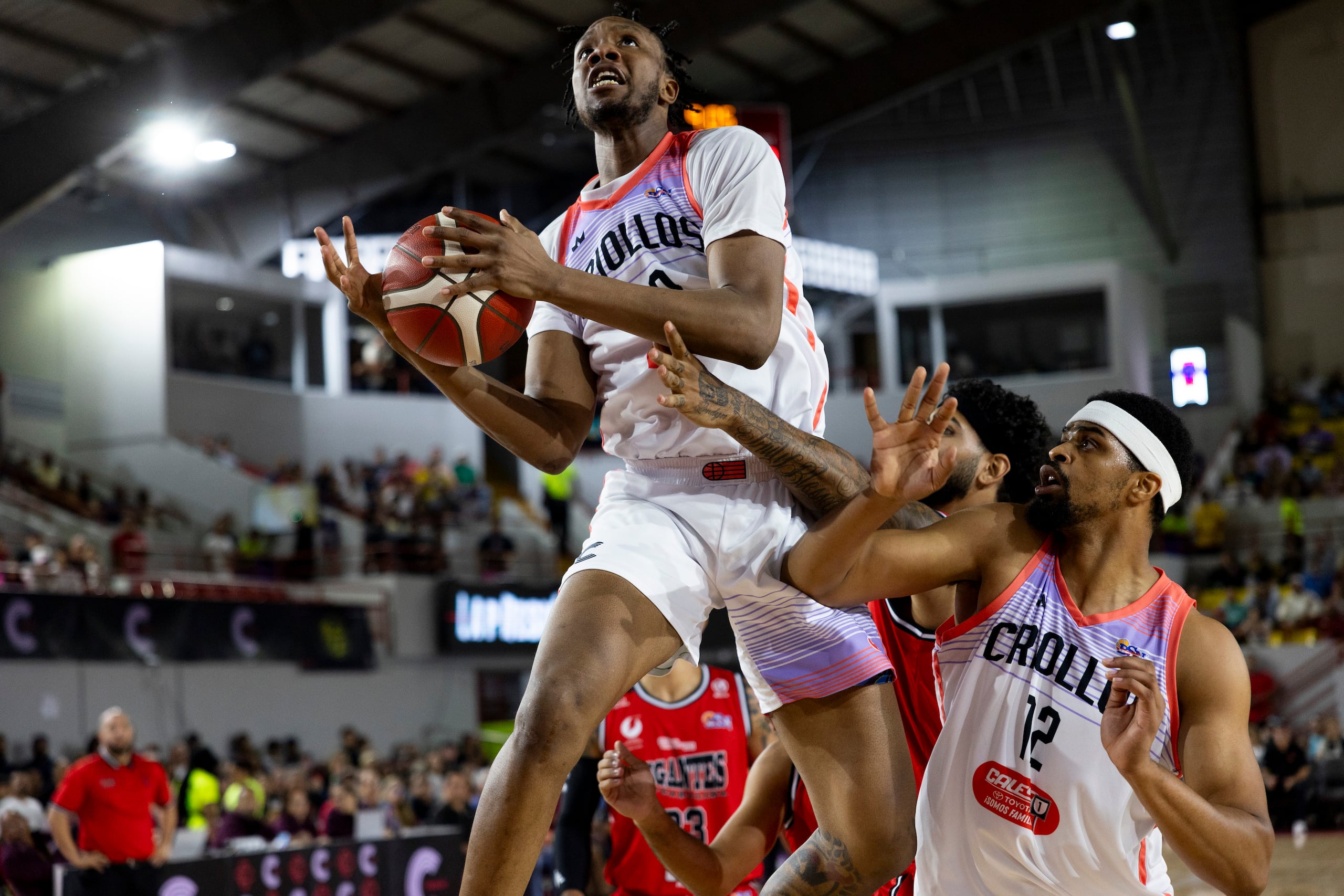 El refuerzo de los Criollos de Caguas, Louis King, anotó el miércoles 21 puntos ante los Gigantes de Carolina.