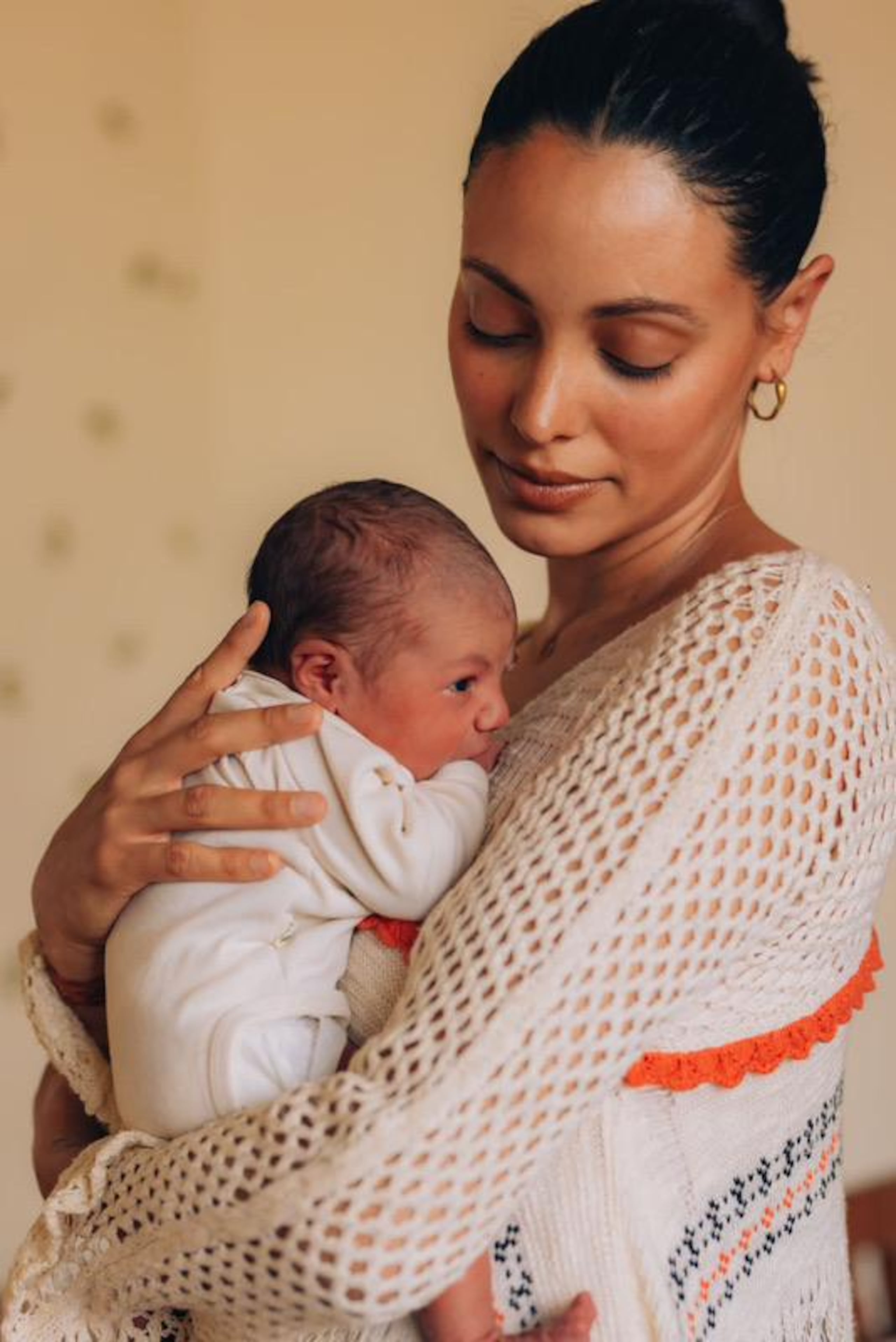Monic Pérez dió a luz a una niña el pasado viernes en la casa de la familia de su esposo en Kathmandu, Nepal. (Foto por: Oscar Shrestha)