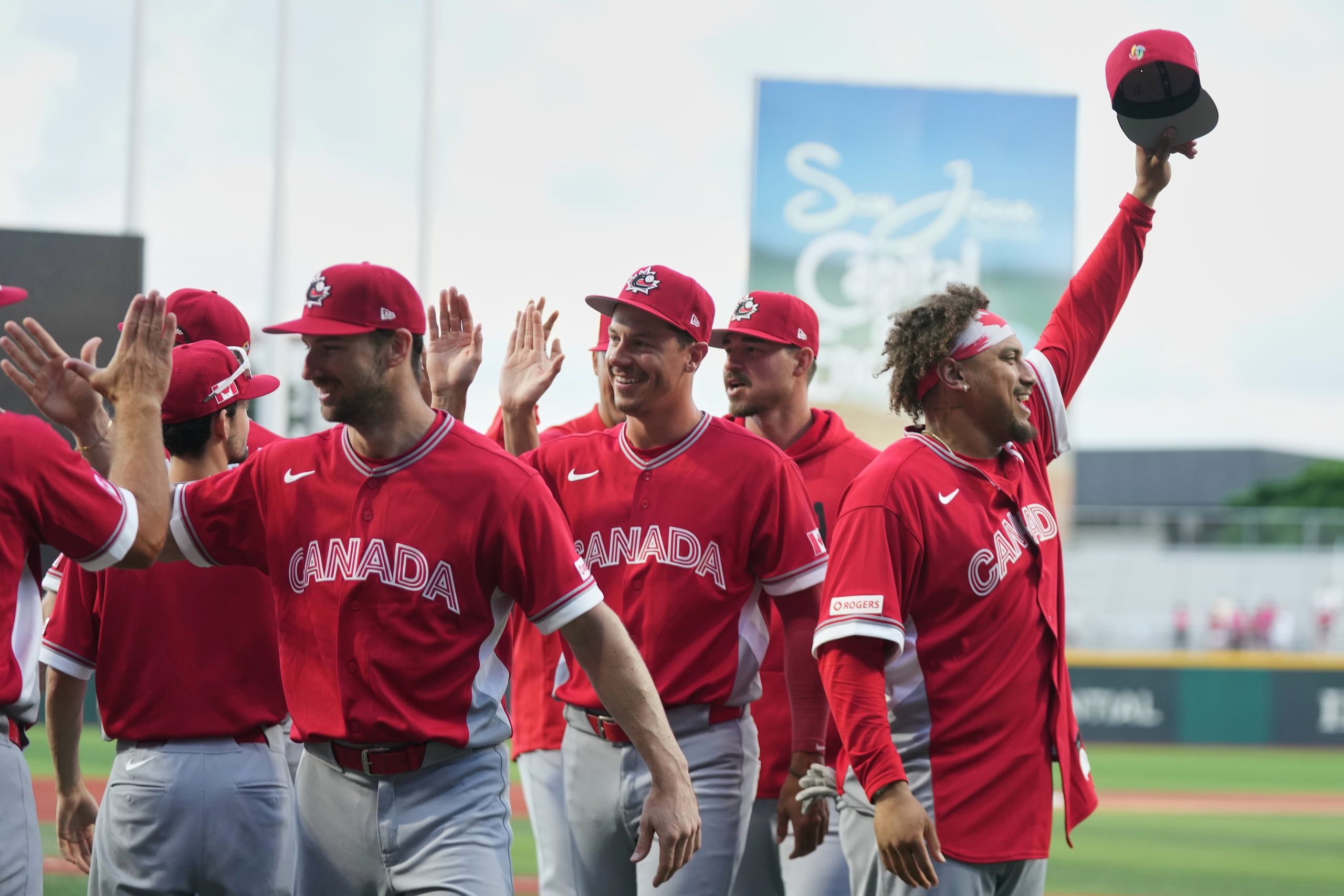 Canadá celebra su pase a la segunda ronda.