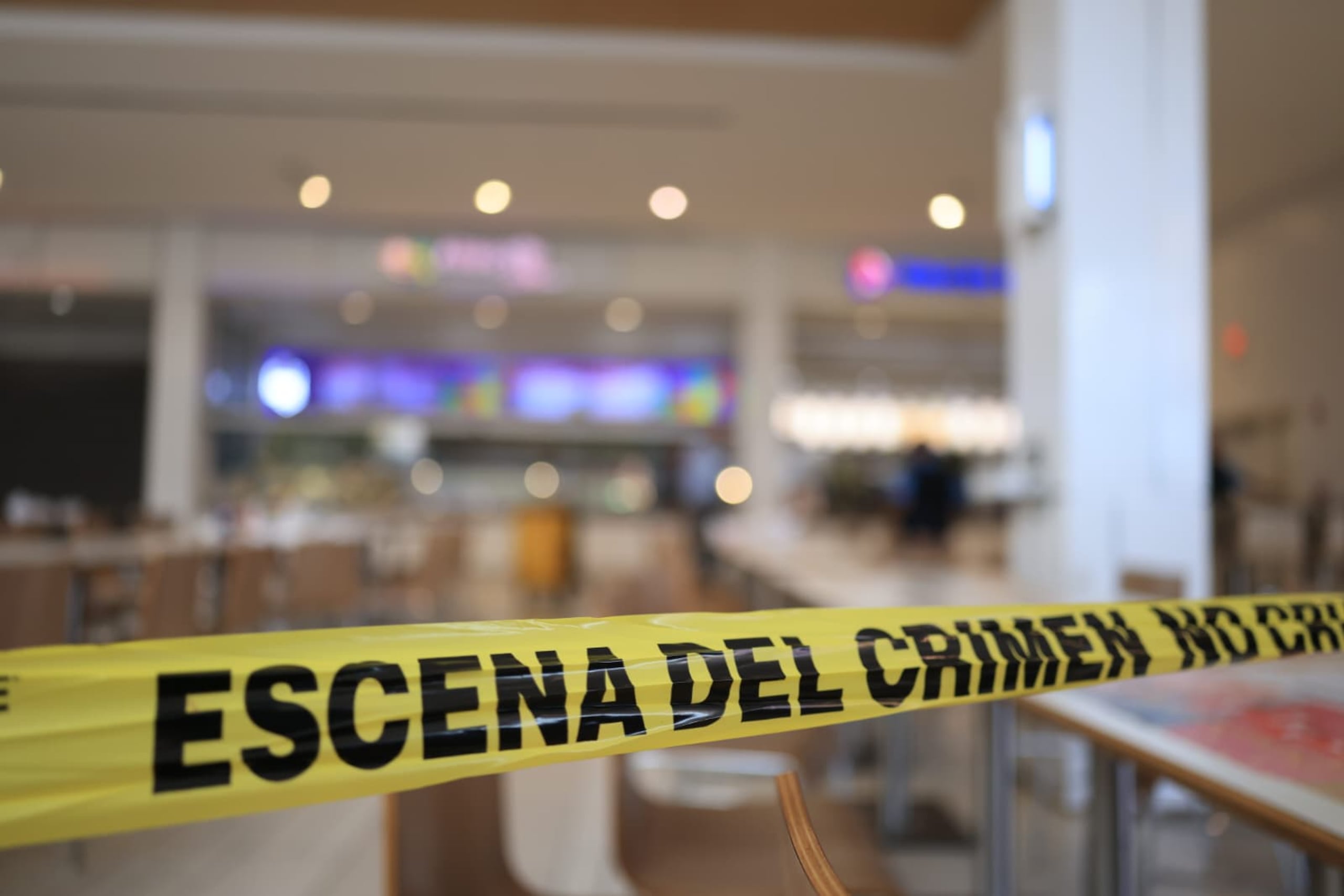 El salvaje ataque contra la víctima, a manos de Ricardo Antonio Pérez Vázquez, de 42 años fue captado en video, al igual que la reacción de varios parroquianos del lugar que intervinieron en defensa de la víctima.