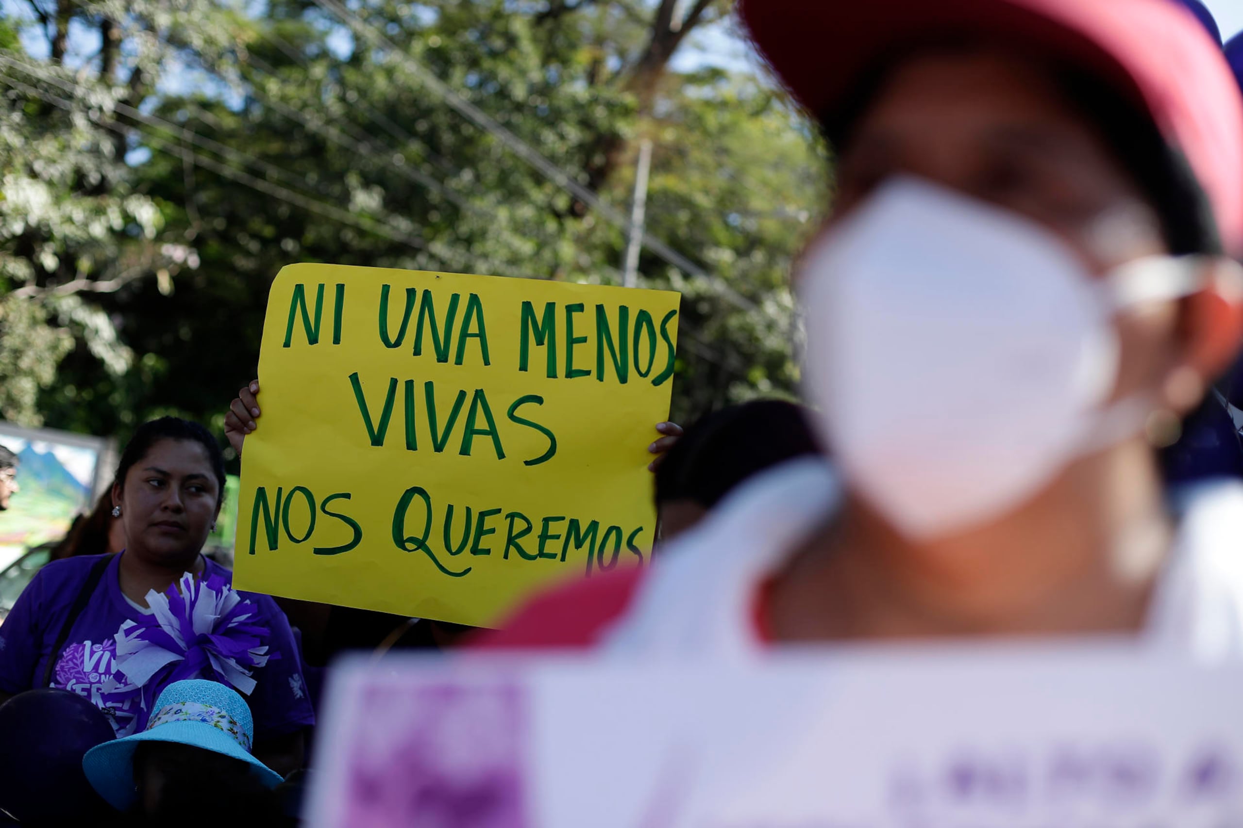 Mujeres marcharon en el Día Internacional de la Eliminación de la Violencia contra la Mujer, en una fotografía de archivo.