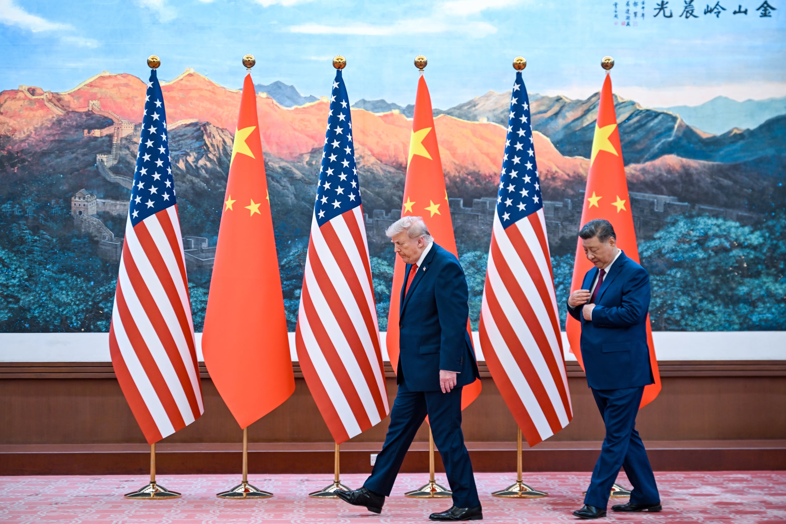 El presidente chino Xi Jinping (derecha) y el presidente estadounidense Donald Trump se reunieron en el Gran Salón del Pueblo en Pekín, el jueves, 14 de mayo de 2026. (Kenny Holston/Pool Photo vía AP)