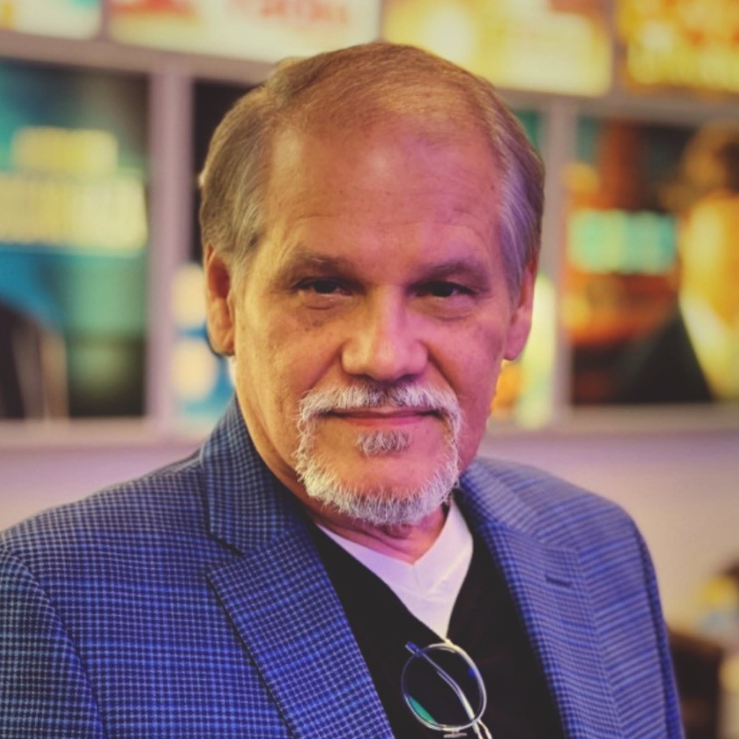 Con una trayectoria de más de 30 años, José Pérez fue una figura fundamental en la televisión hispana en Estados Unidos, América Latina y el mercado general, destacándose como productor ejecutivo, creador de contenido, escritor y mentor de talentos.