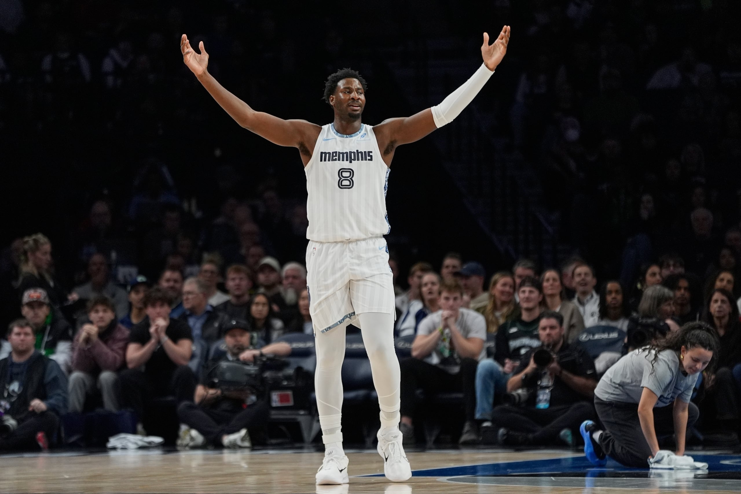 Jaren Jackson Jr. (8) brilla en el triunfo.