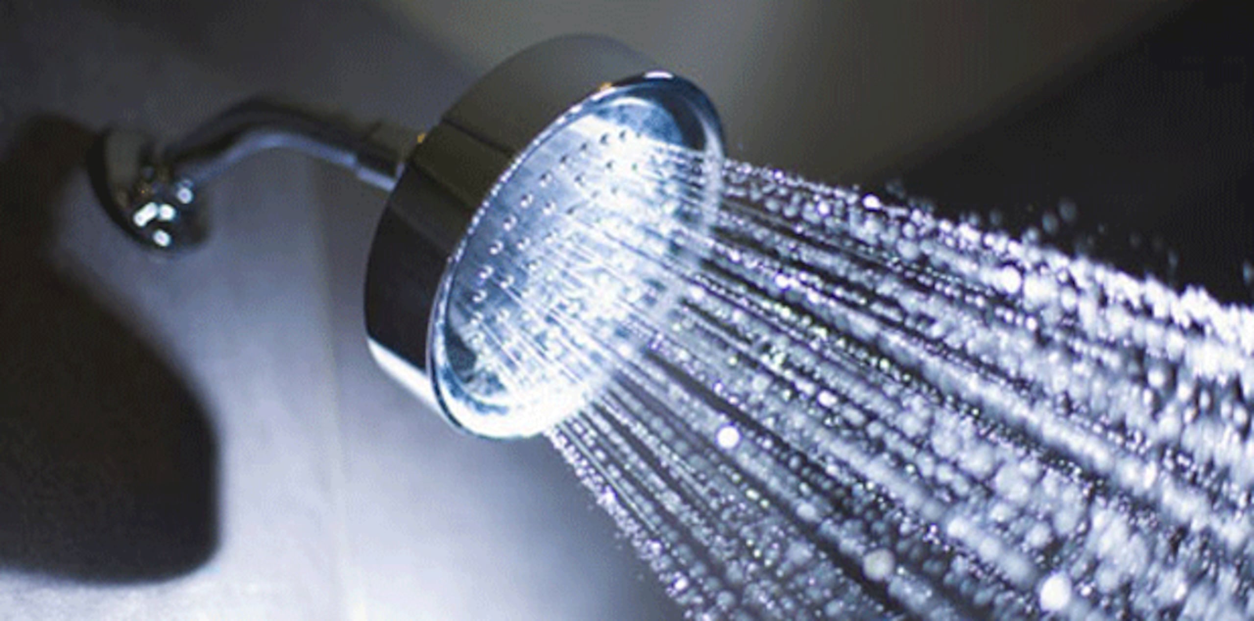 Es complicado tener sexo en el baño por 3 factores: el agua, el espacio pequeño, ¡y el jabón! (Archivo)